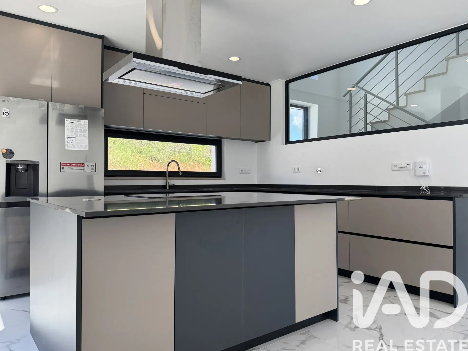 Modern 3-Bedroom House with Pool and Garden in Sunny Lagos, Portugal - View image 11 of 33