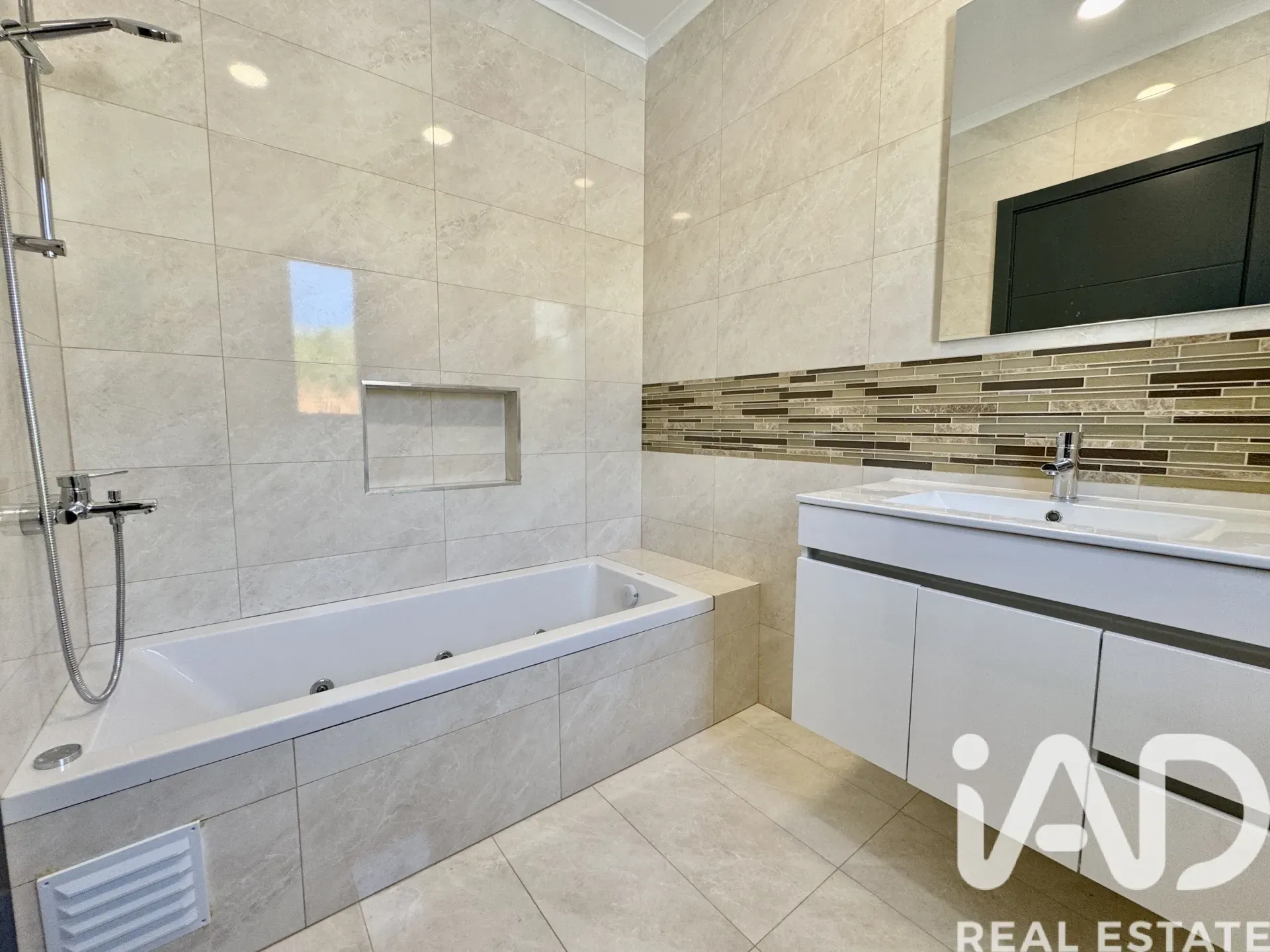 Modern 3-Bedroom House with Pool and Garden in Sunny Lagos, Portugal - View image 16 of 33