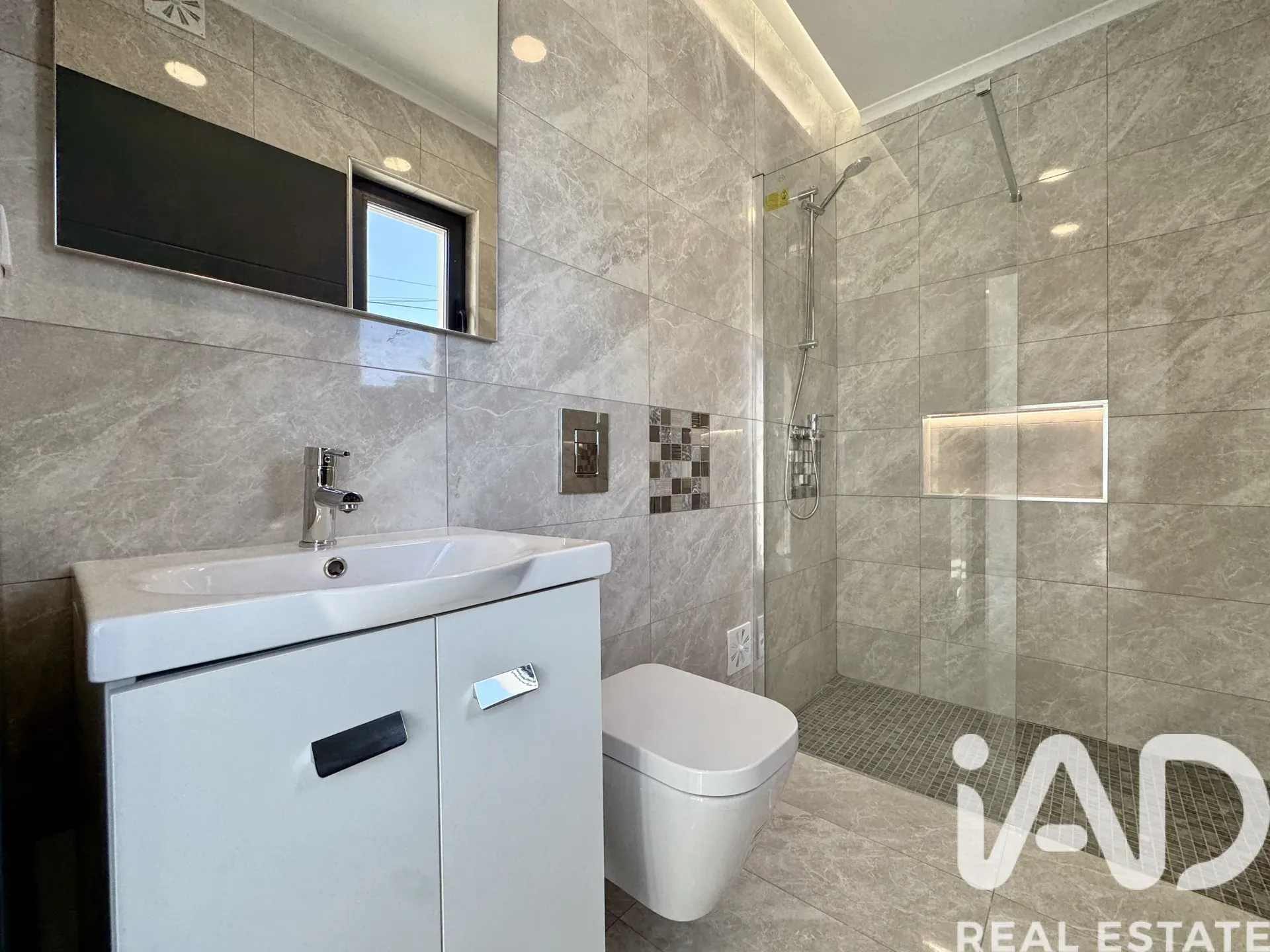 Modern 3-Bedroom House with Pool and Garden in Sunny Lagos, Portugal - View image 18 of 33