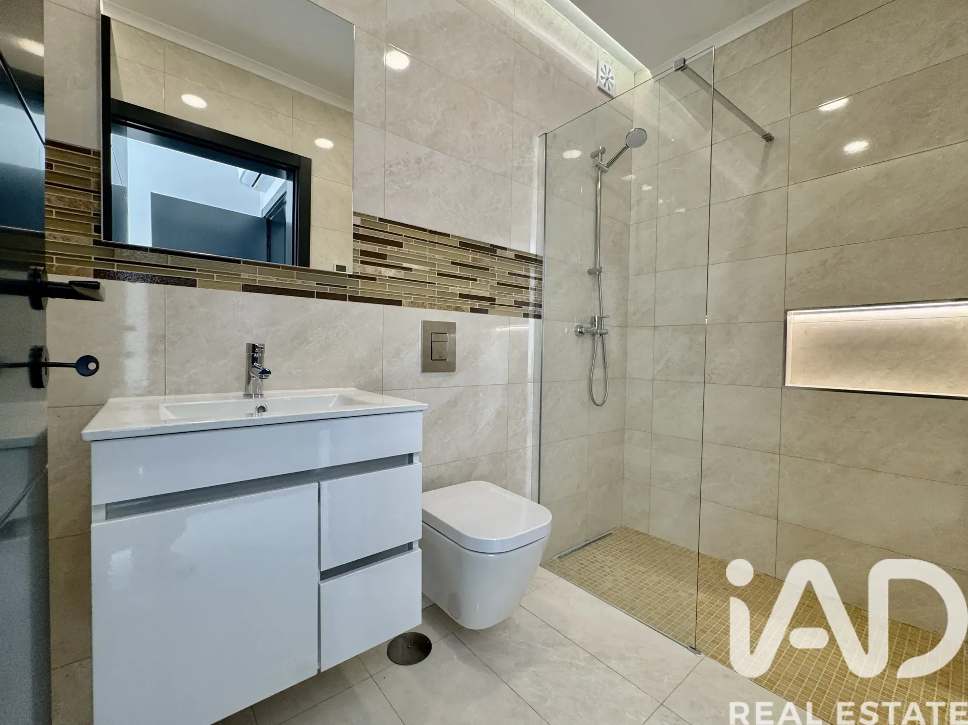 Modern 3-Bedroom House with Pool and Garden in Sunny Lagos, Portugal - View image 19 of 33