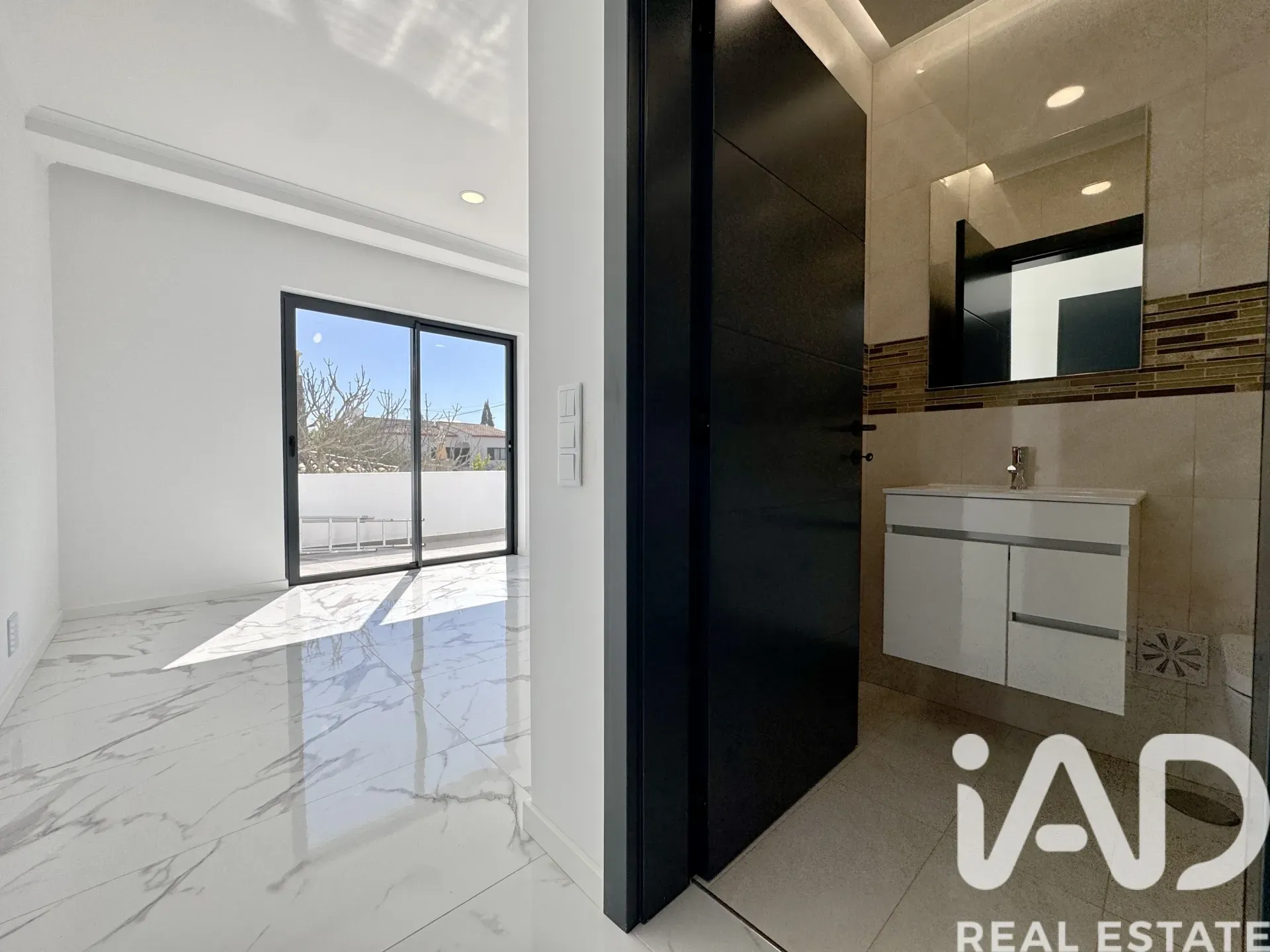 Modern 3-Bedroom House with Pool and Garden in Sunny Lagos, Portugal - View image 20 of 33