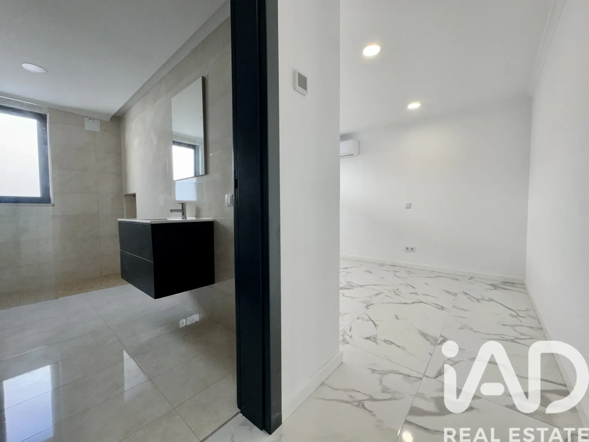 Modern 3-Bedroom House with Pool and Garden in Sunny Lagos, Portugal - View image 30 of 33