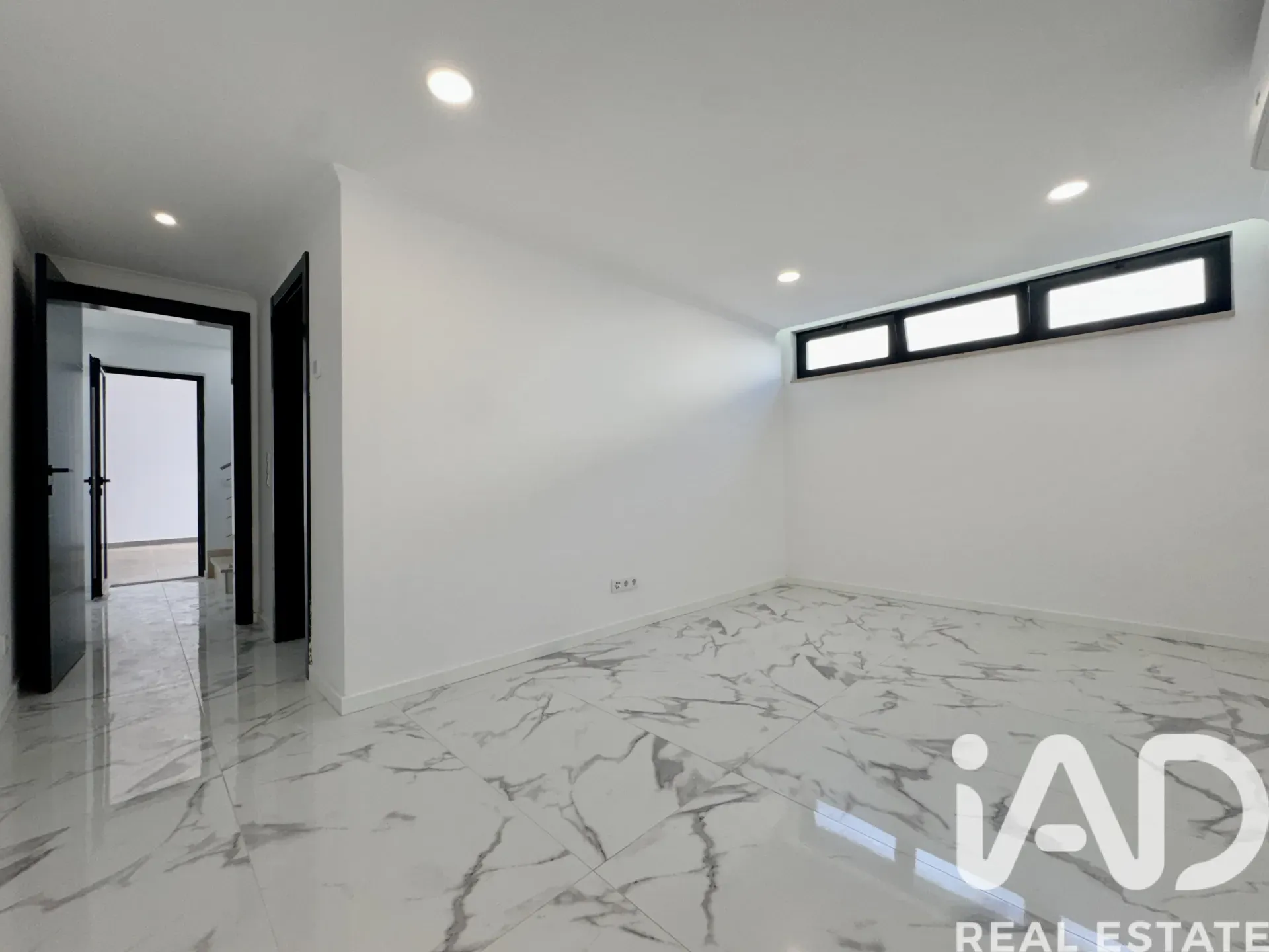 Modern 3-Bedroom House with Pool and Garden in Sunny Lagos, Portugal - View image 32 of 33