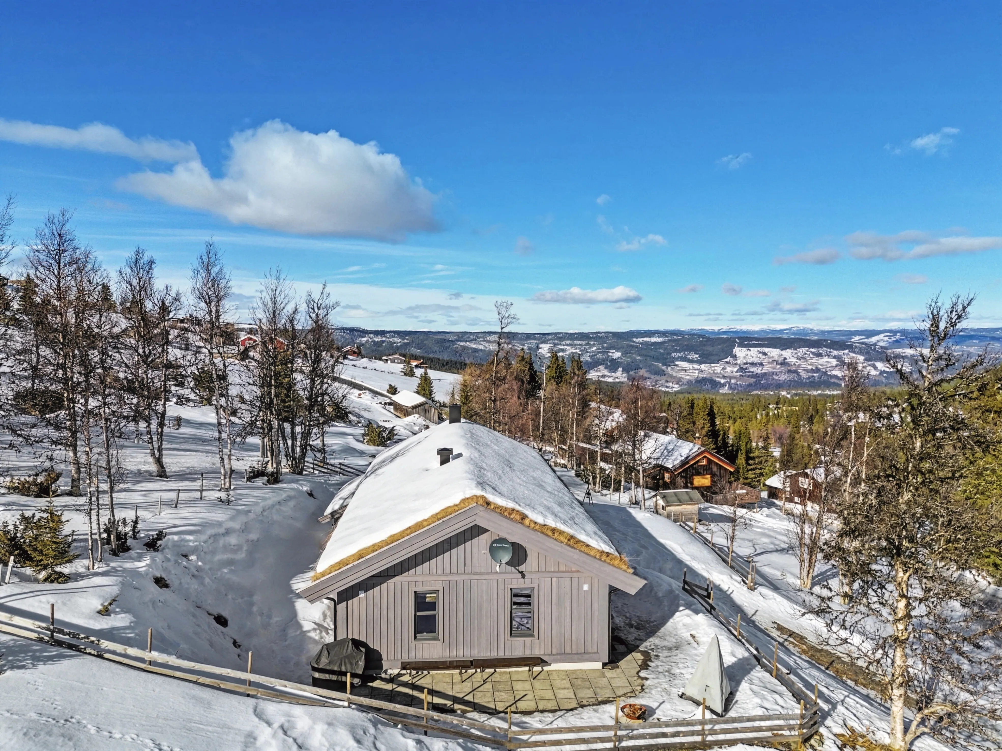 Modern 4-Bedroom Cabin with Panoramic Views in Scenic Nesbyen, Norway - Image 2