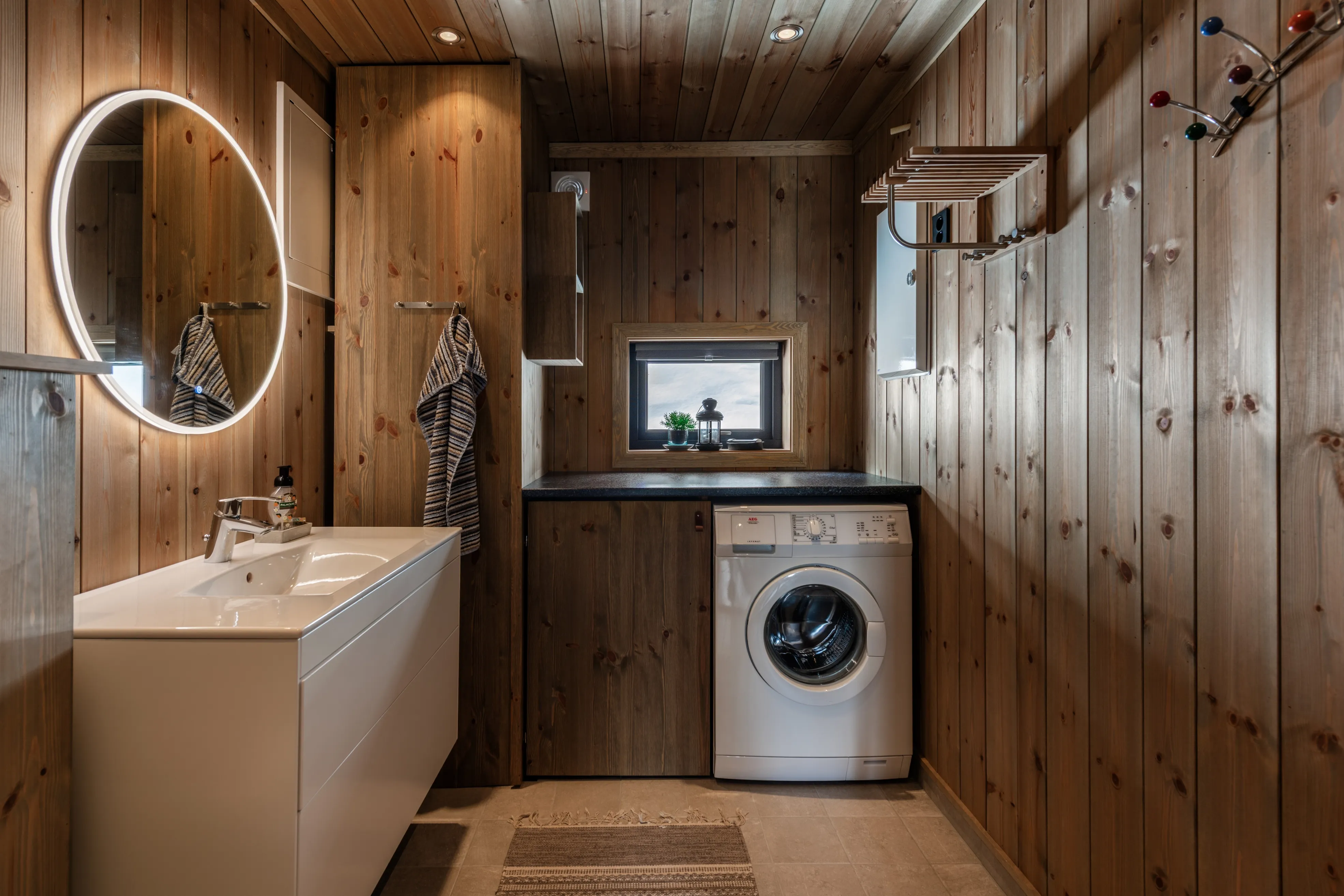 Modern 4-Bedroom Cabin with Panoramic Views in Scenic Nesbyen, Norway - View image 38 of 47