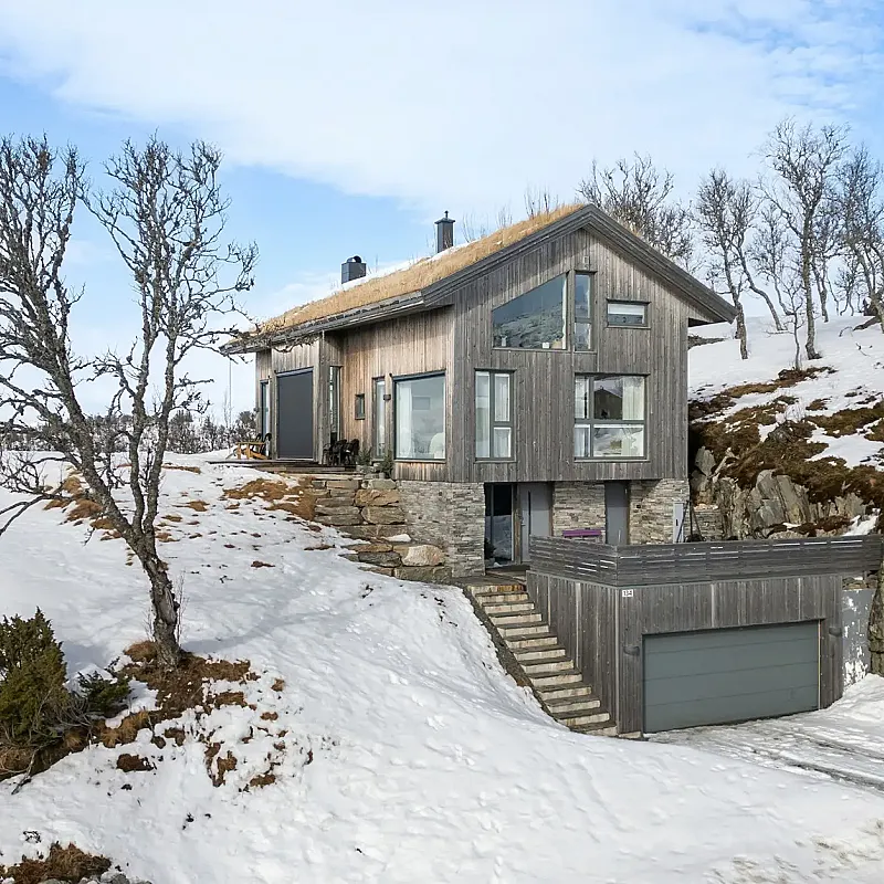 Contemporary 4-Bedroom Country House with Terrace in Norway's Telemark Region
