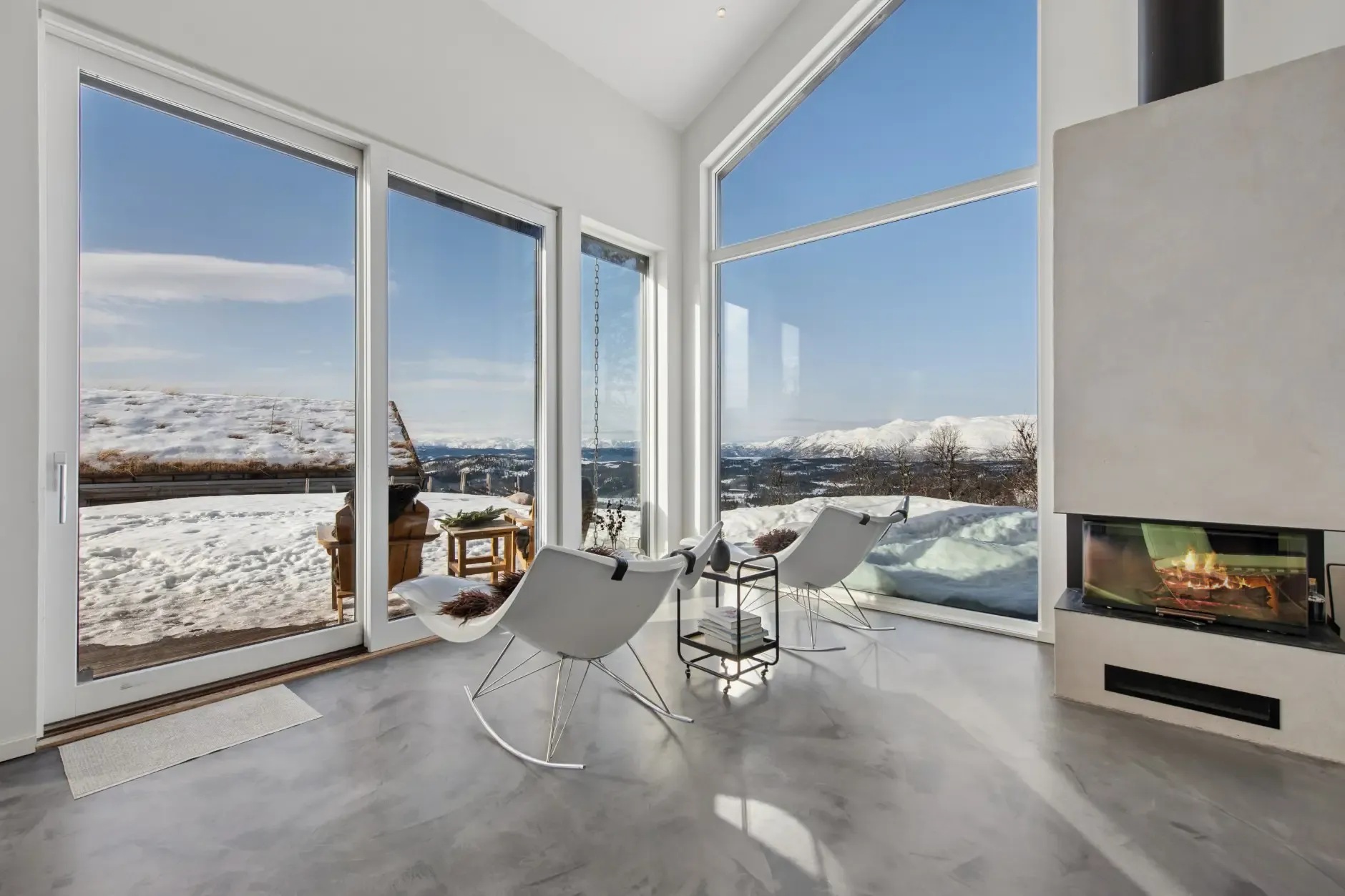 Contemporary 4-Bedroom Country House with Terrace in Norway's Telemark Region - Image 3