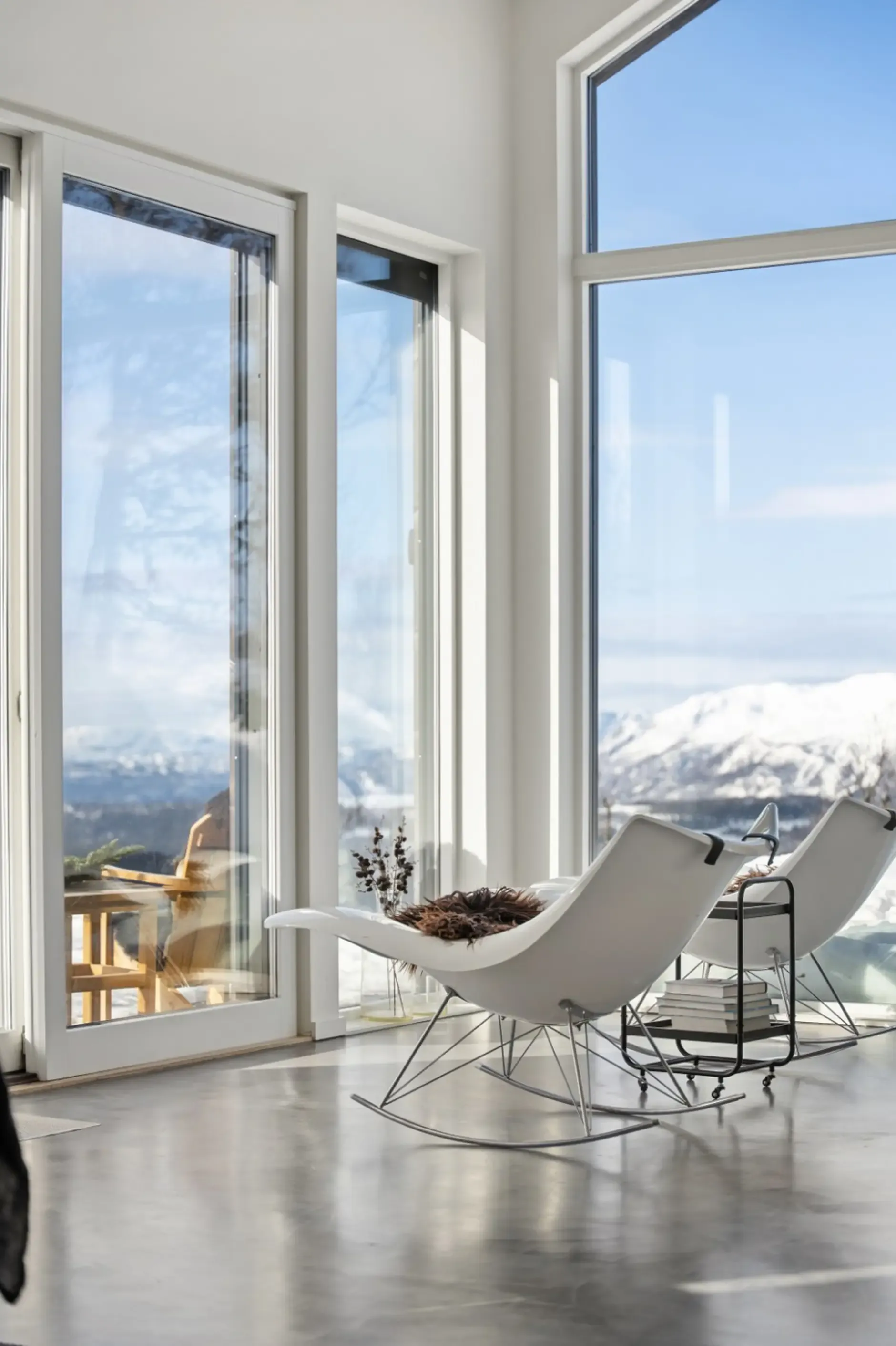 Contemporary 4-Bedroom Country House with Terrace in Norway's Telemark Region - View image 8 of 47