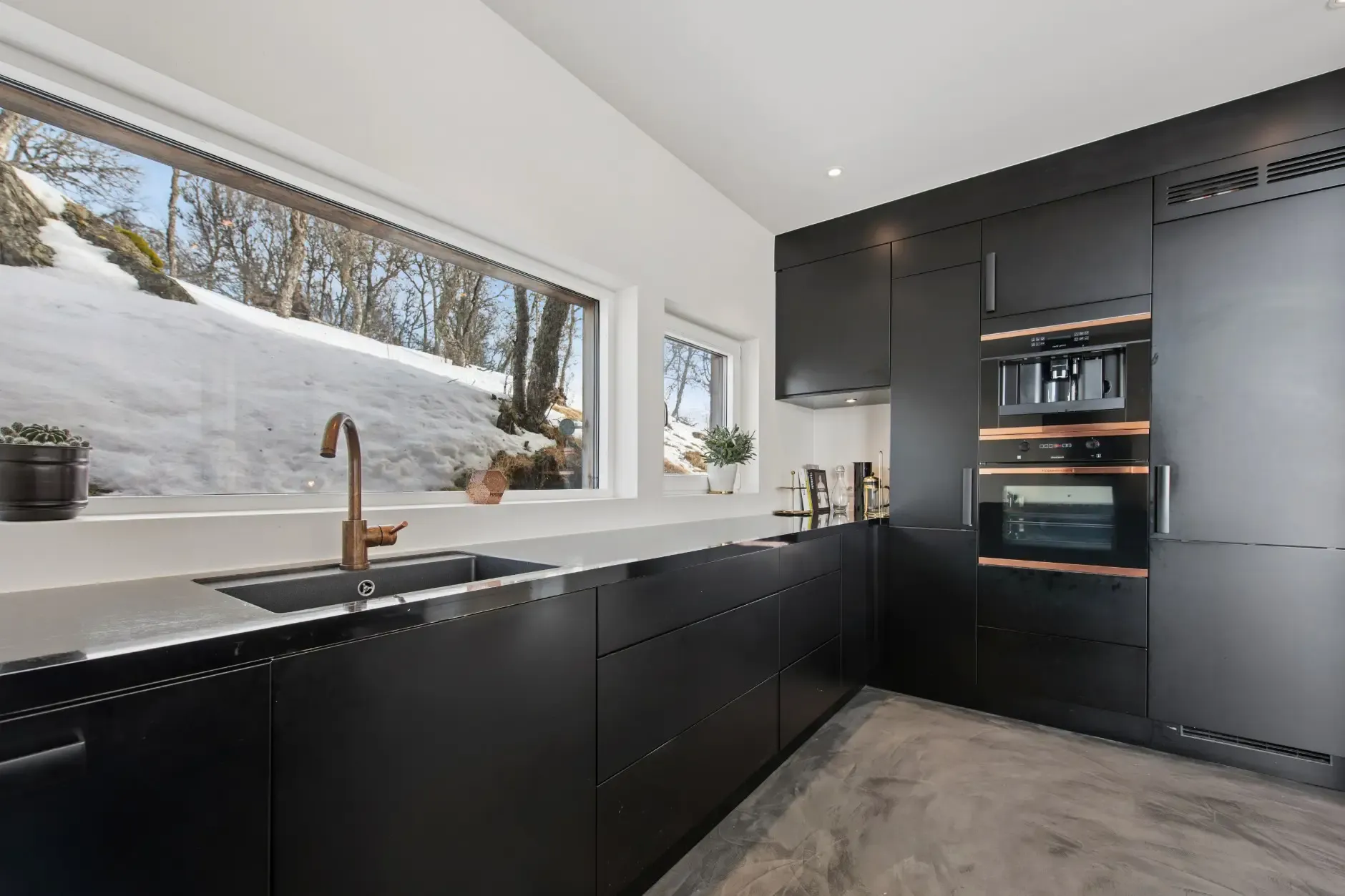 Contemporary 4-Bedroom Country House with Terrace in Norway's Telemark Region - View image 11 of 47