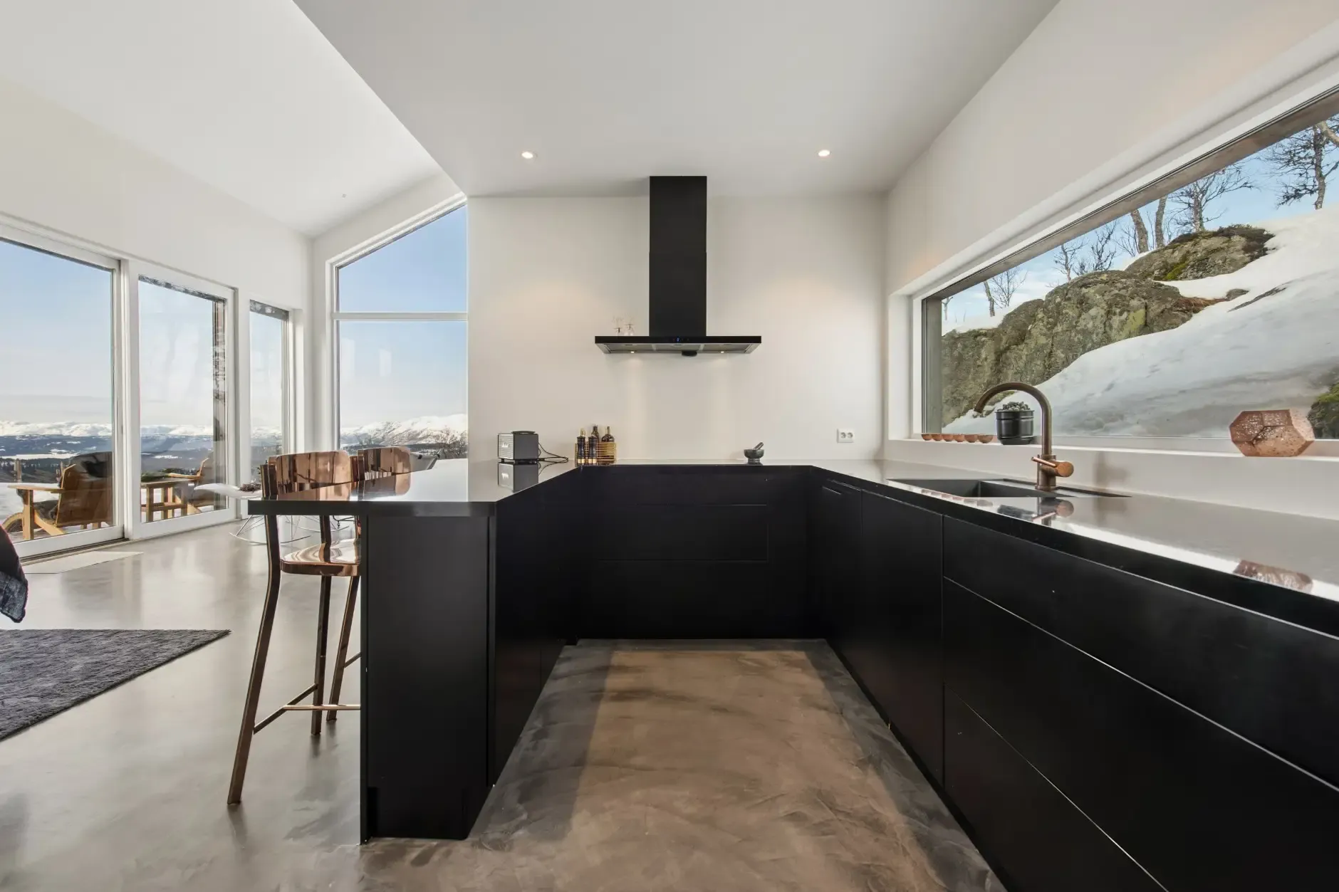 Contemporary 4-Bedroom Country House with Terrace in Norway's Telemark Region - View image 12 of 47