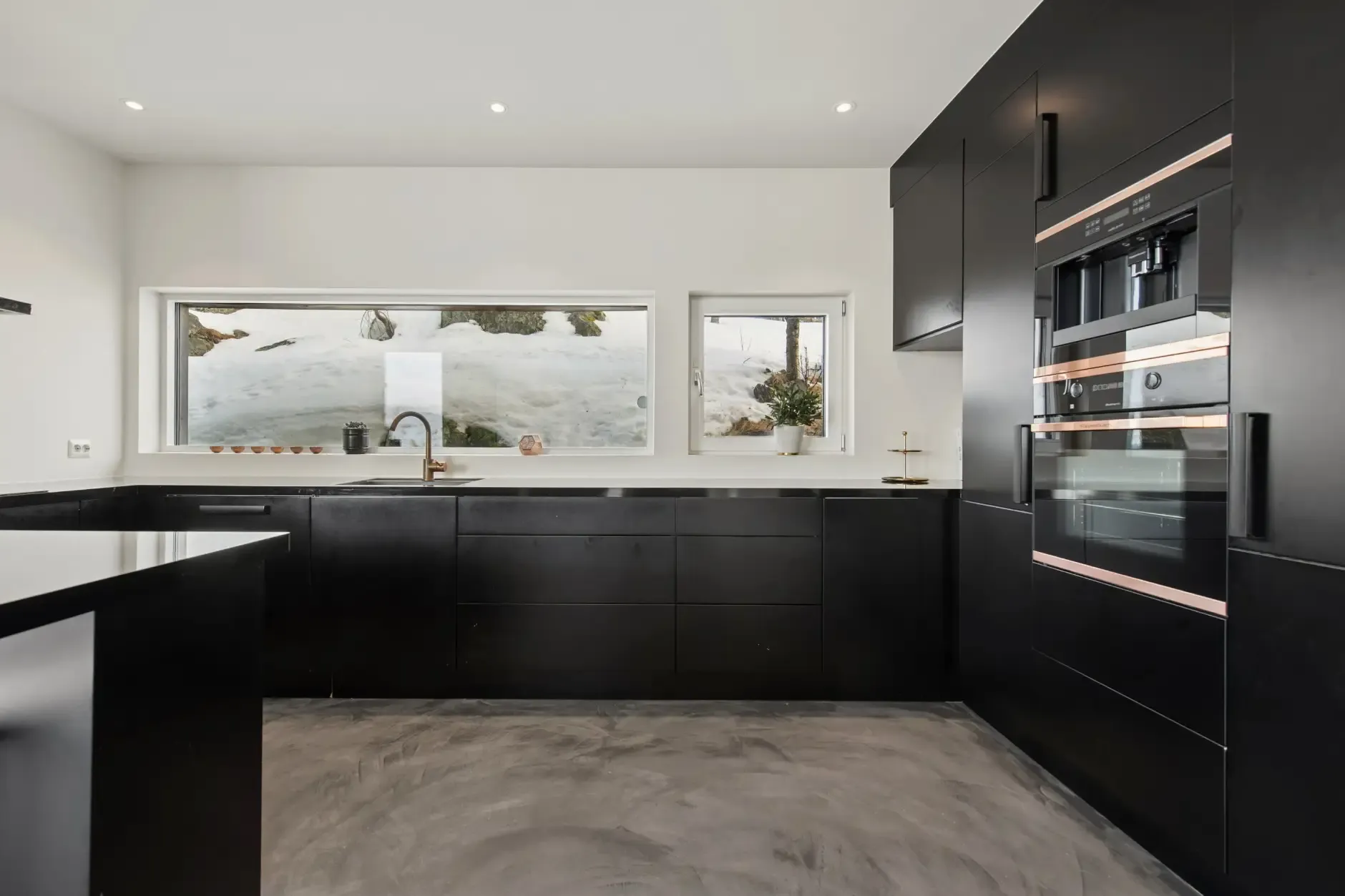 Contemporary 4-Bedroom Country House with Terrace in Norway's Telemark Region - View image 13 of 47