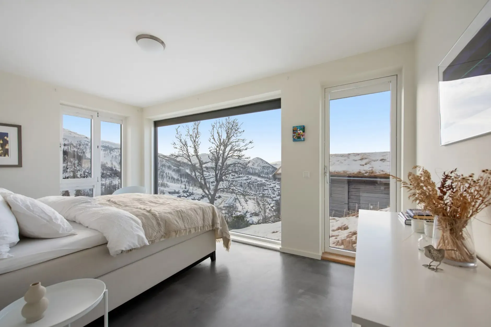 Contemporary 4-Bedroom Country House with Terrace in Norway's Telemark Region - View image 19 of 47