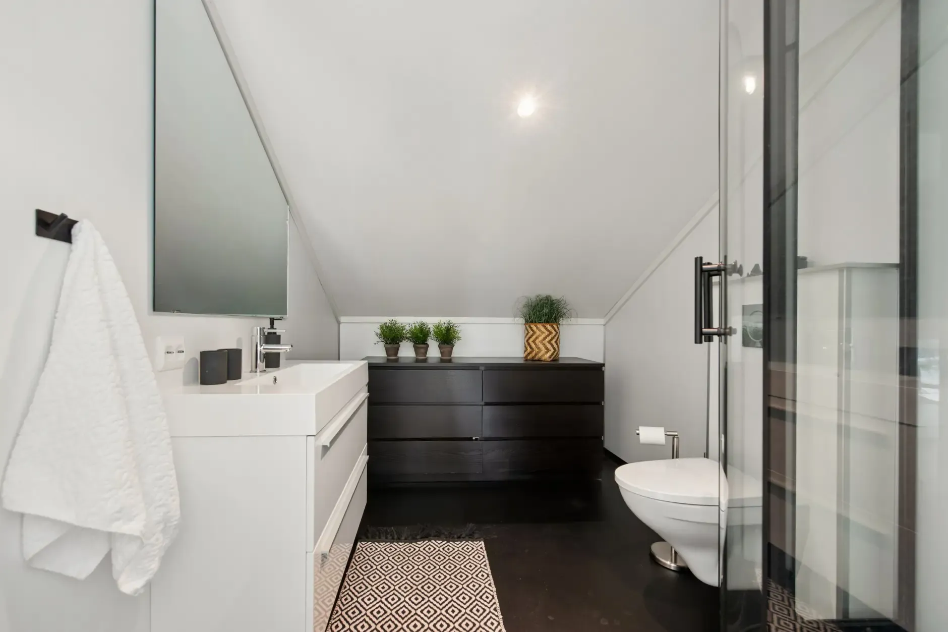 Contemporary 4-Bedroom Country House with Terrace in Norway's Telemark Region - View image 31 of 47