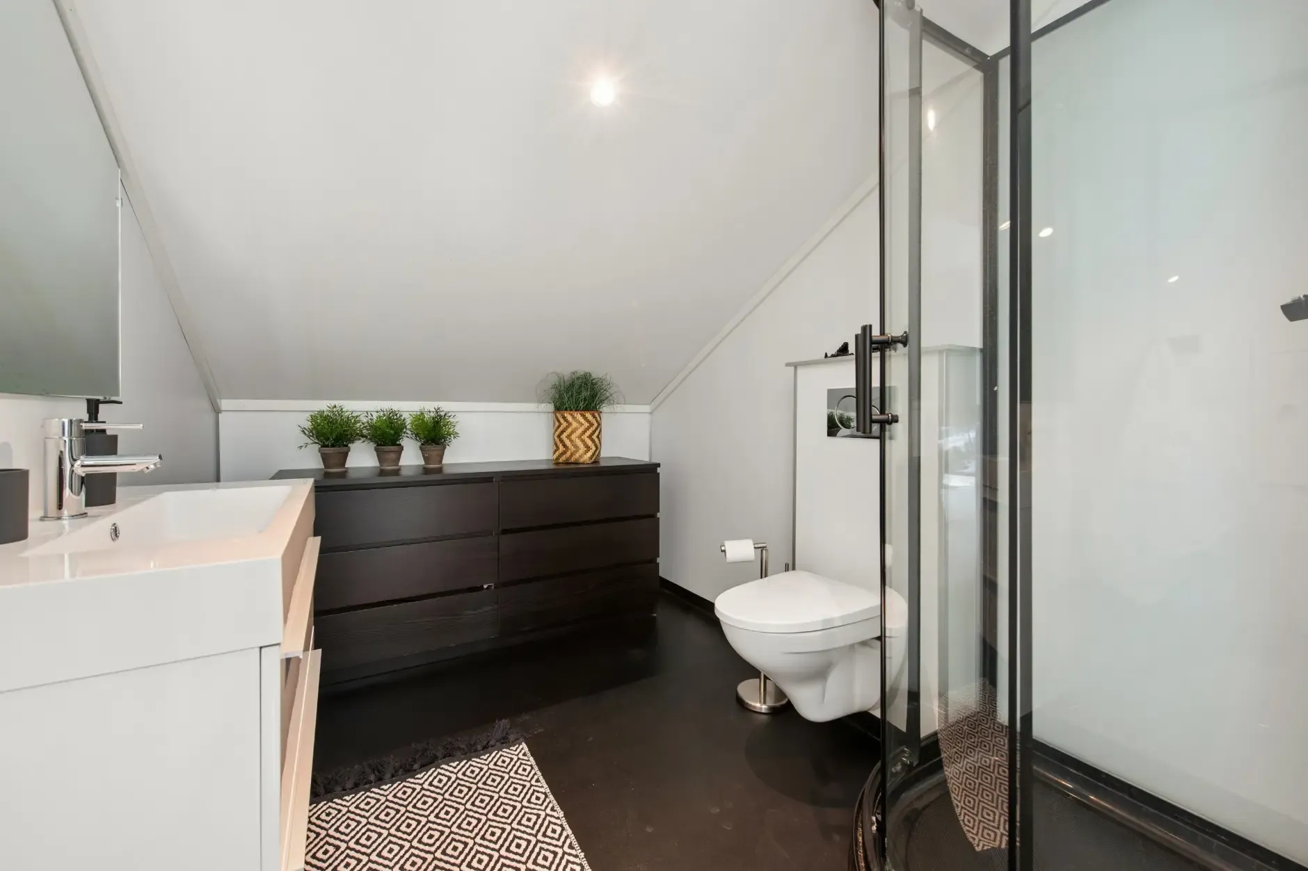 Contemporary 4-Bedroom Country House with Terrace in Norway's Telemark Region - View image 32 of 47