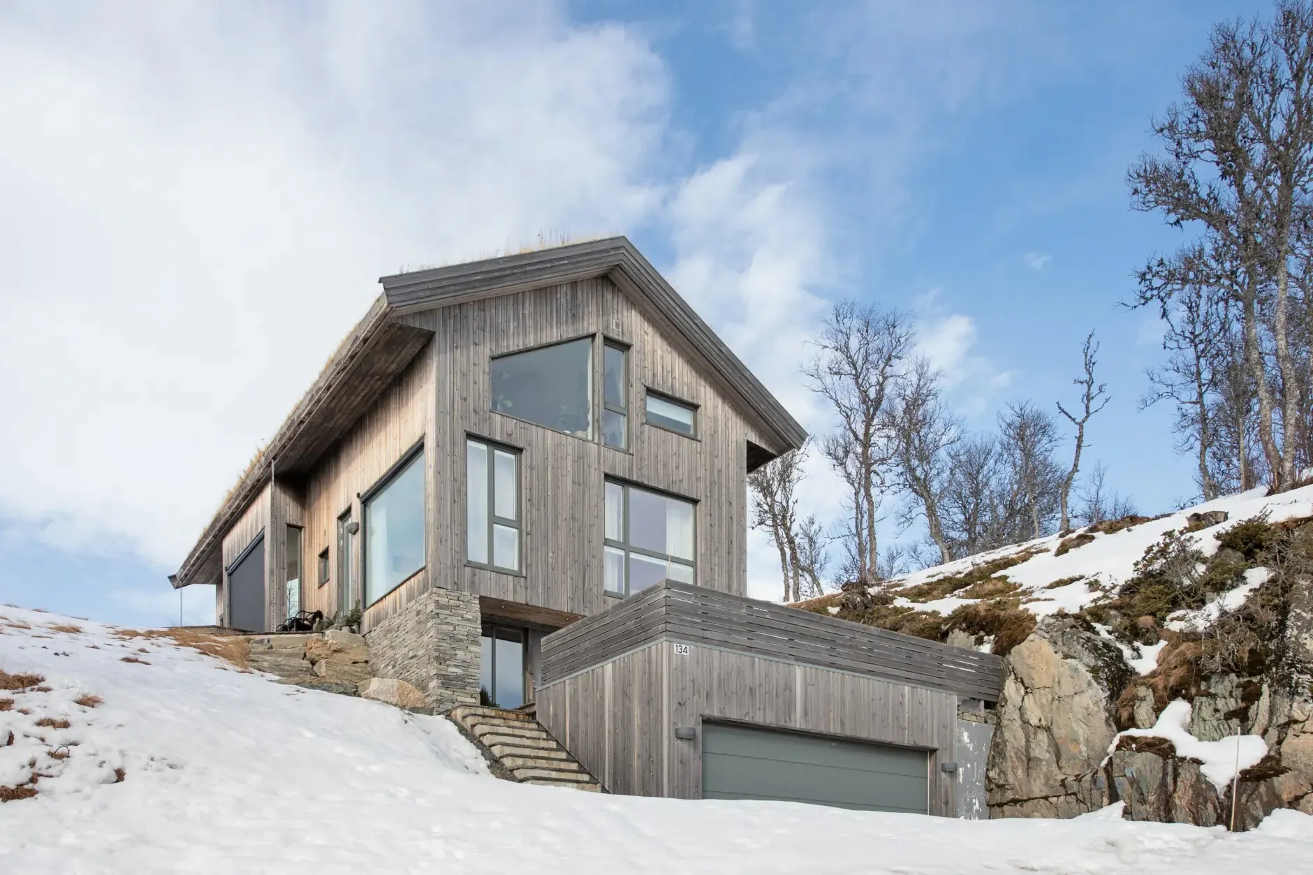 Contemporary 4-Bedroom Country House with Terrace in Norway's Telemark Region - View image 42 of 47