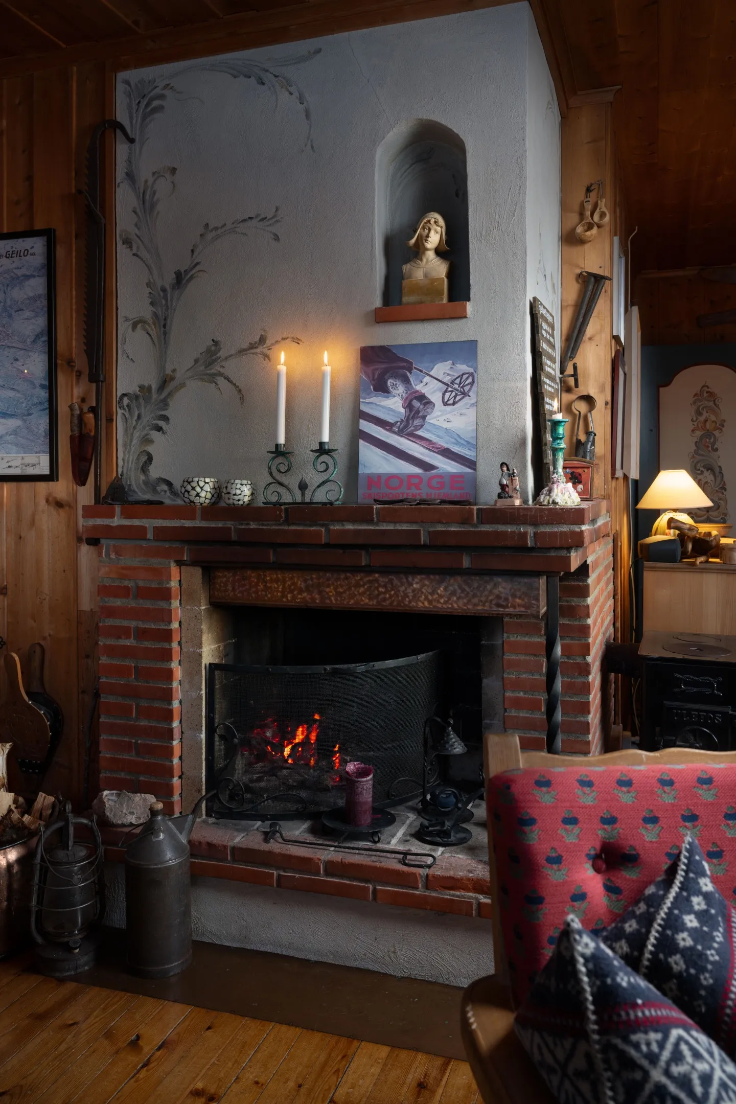 1960s Geilo Cabin with Expansive Terrace and Mountain Vistas - Image 5