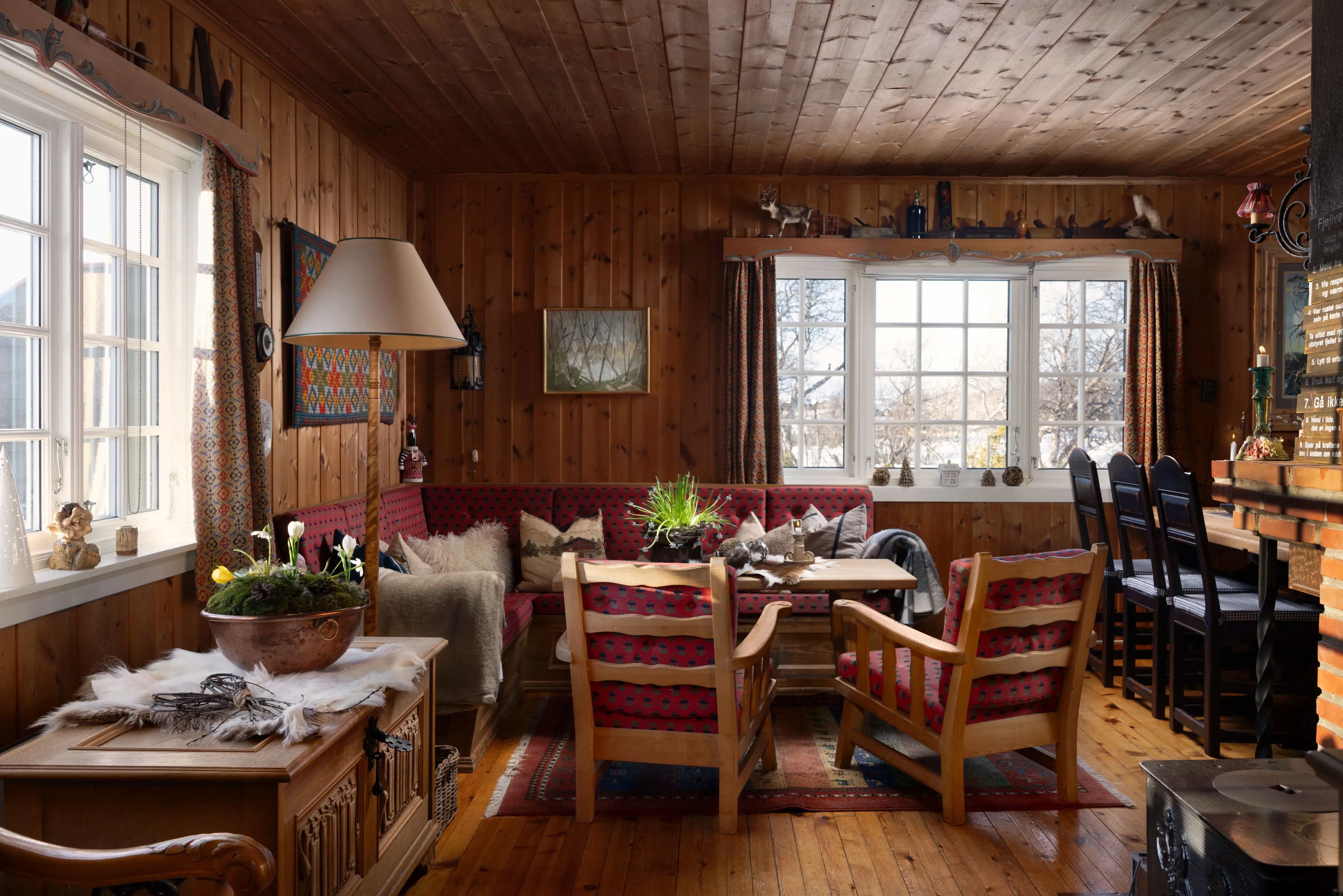 1960s Geilo Cabin with Expansive Terrace and Mountain Vistas - View image 6 of 28