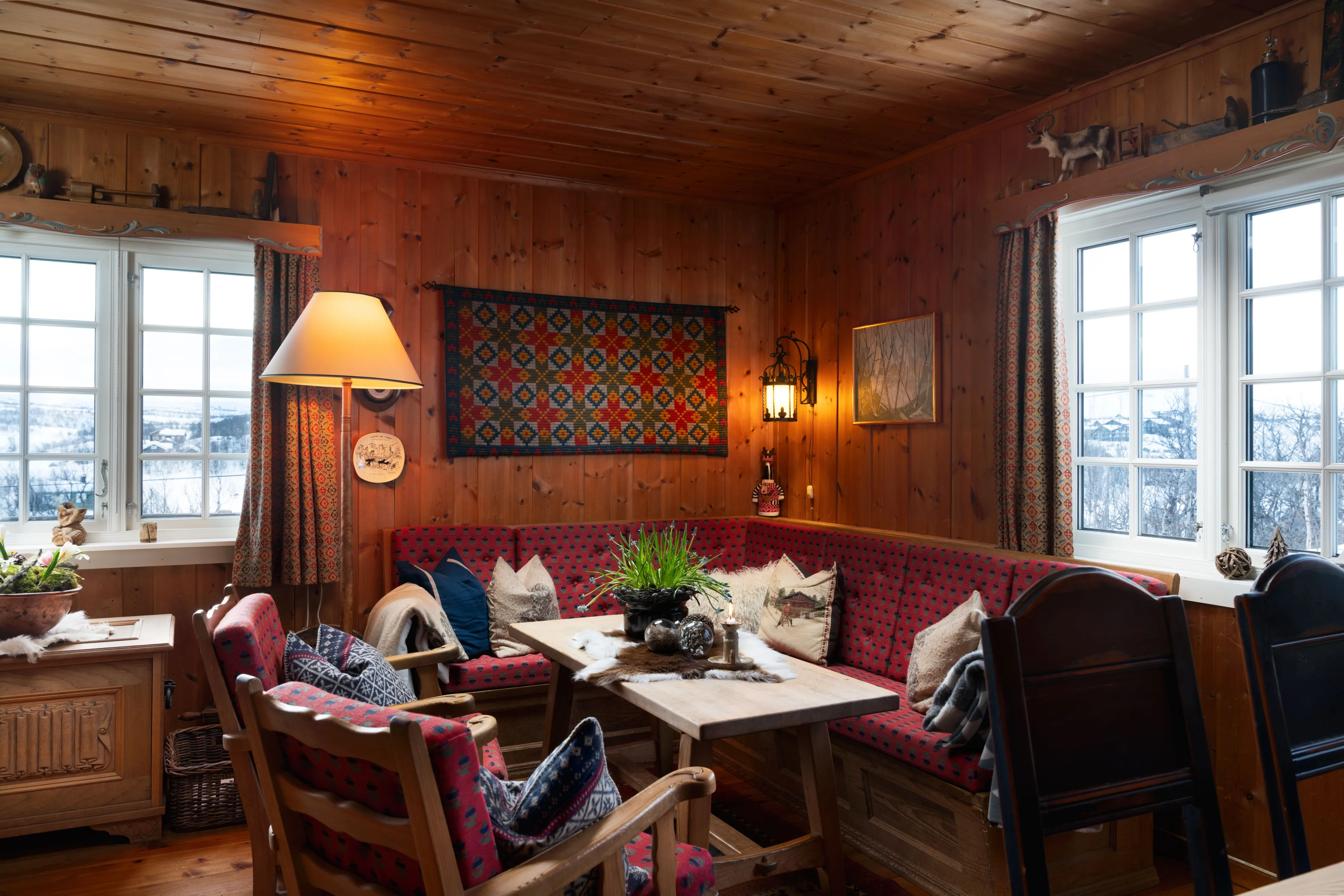 1960s Geilo Cabin with Expansive Terrace and Mountain Vistas - View image 7 of 28