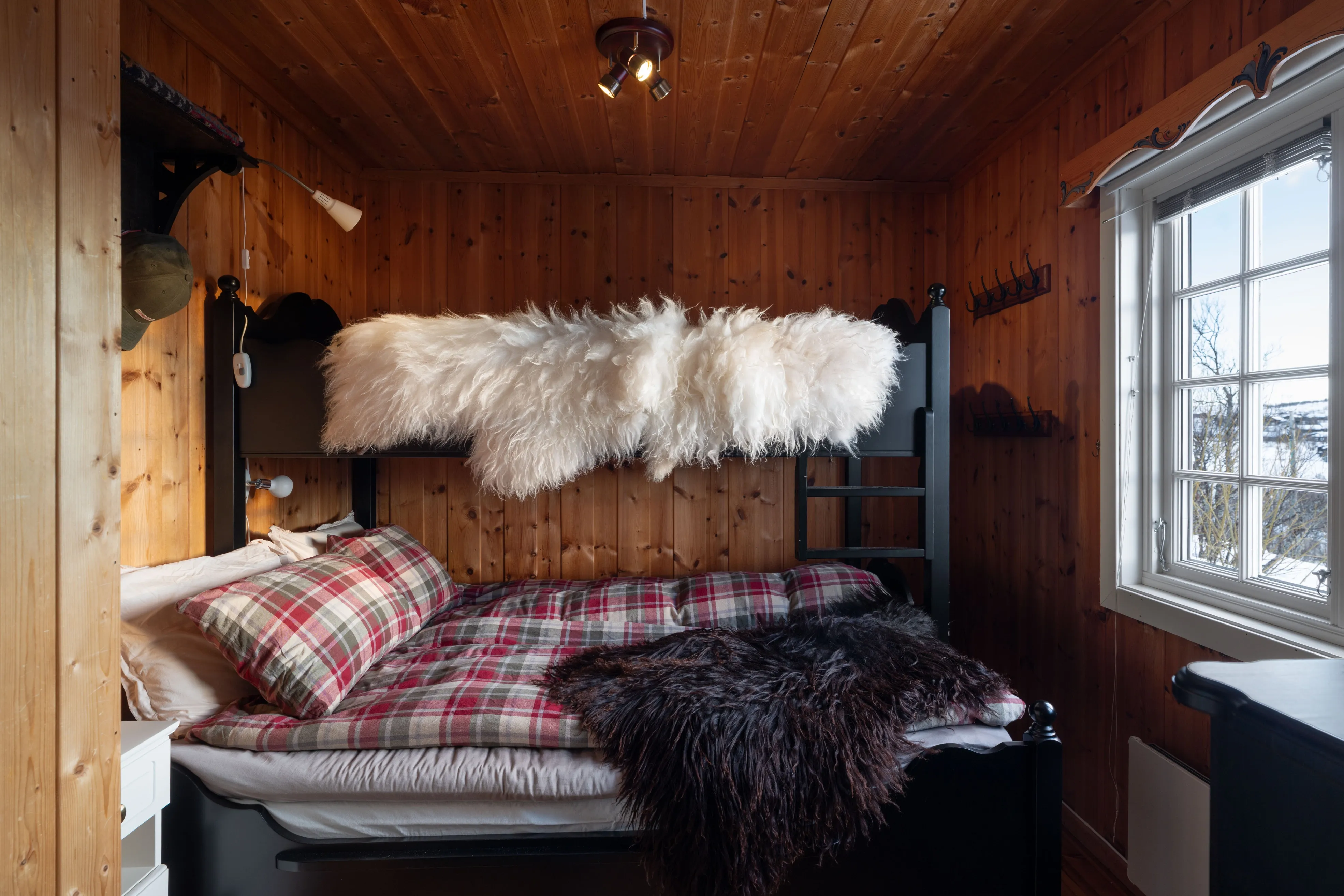 1960s Geilo Cabin with Expansive Terrace and Mountain Vistas - View image 13 of 28