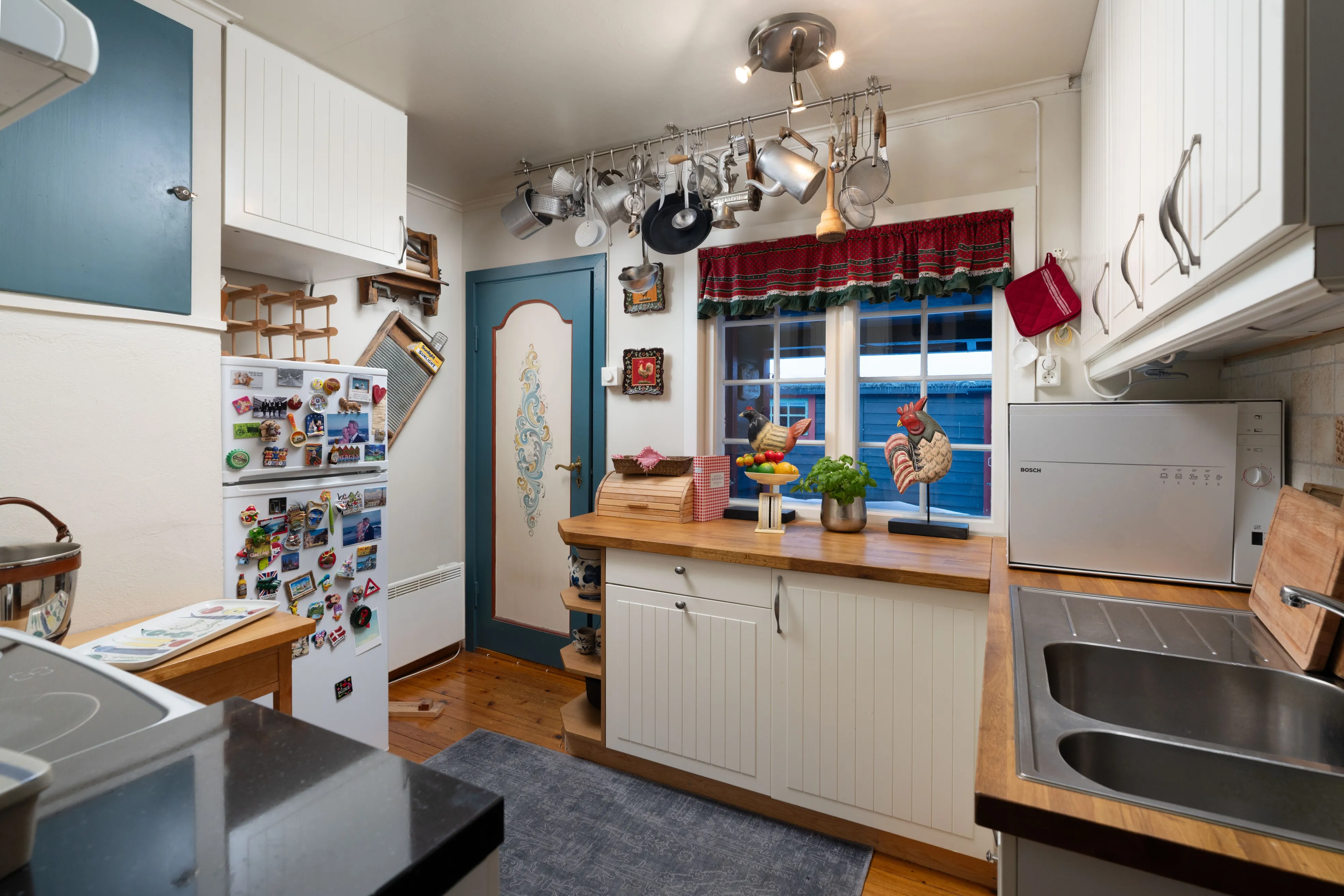 1960s Geilo Cabin with Expansive Terrace and Mountain Vistas - View image 14 of 28