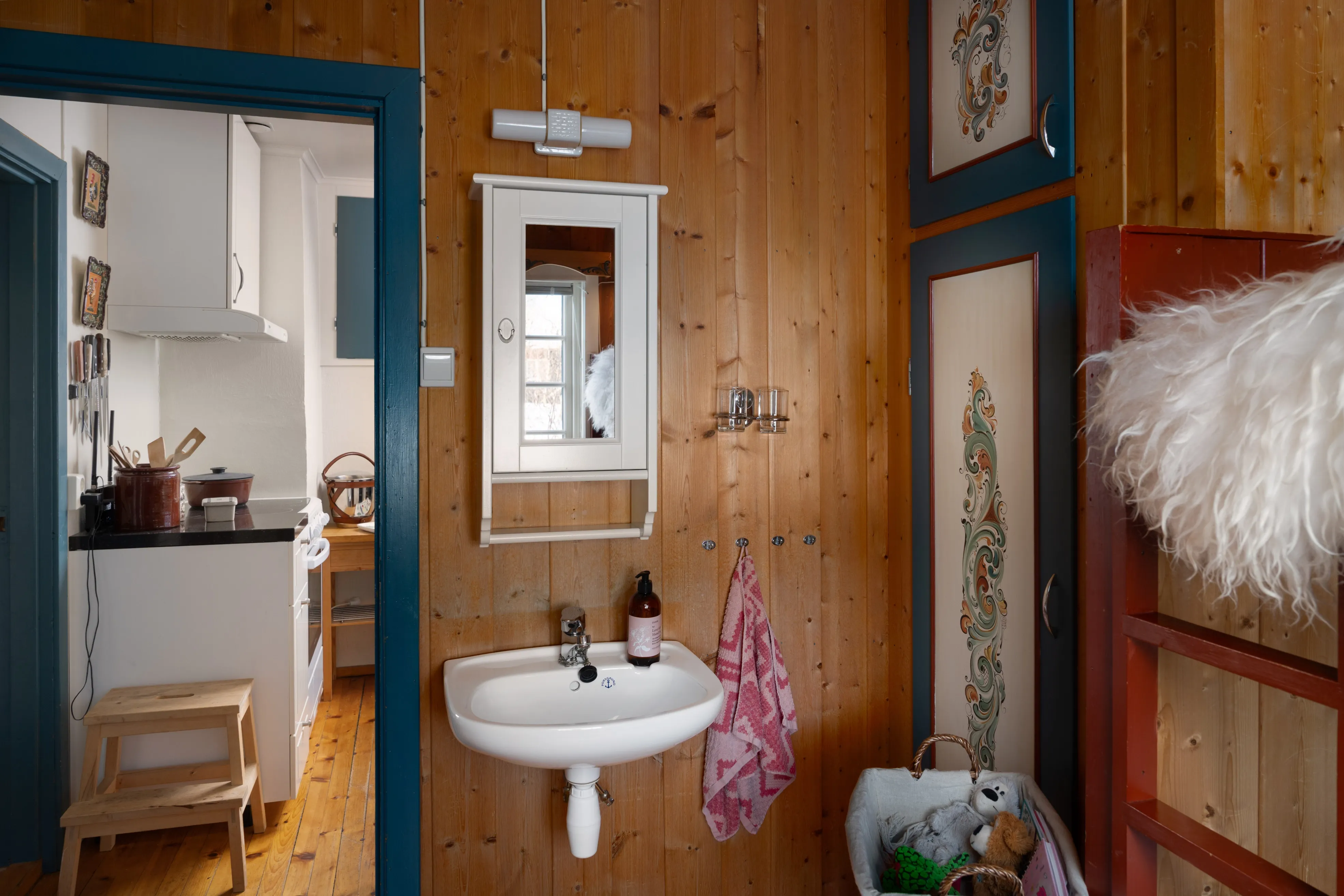 1960s Geilo Cabin with Expansive Terrace and Mountain Vistas - View image 17 of 28