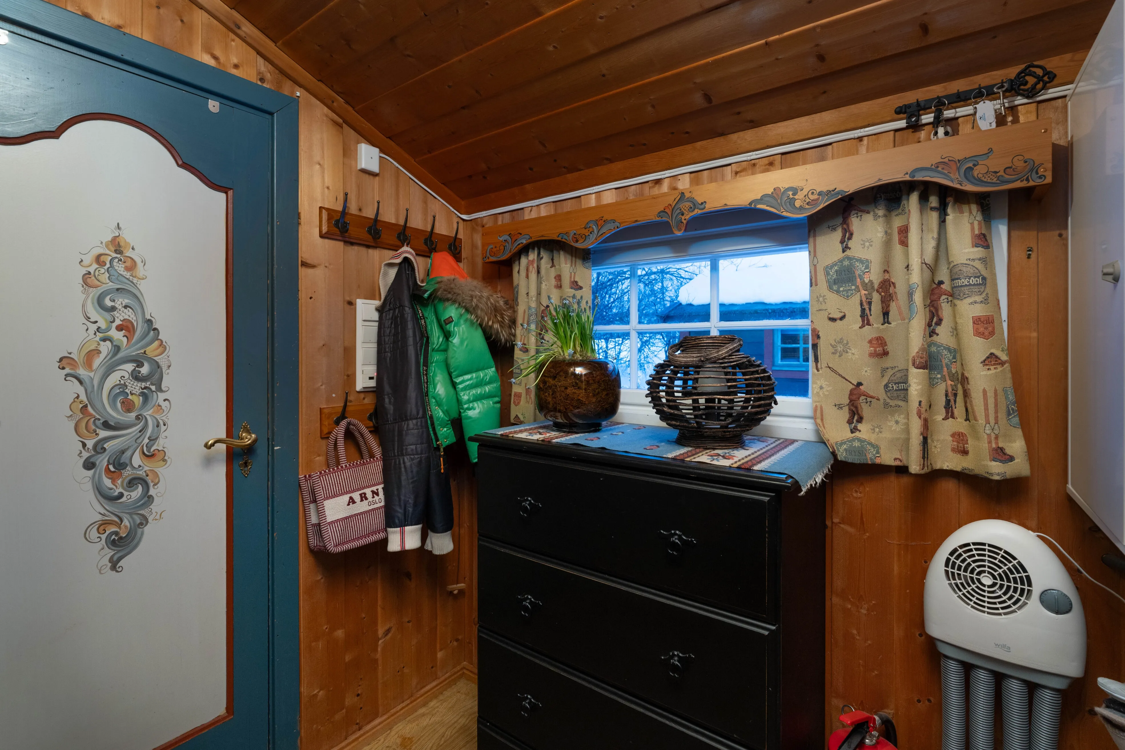 1960s Geilo Cabin with Expansive Terrace and Mountain Vistas - View image 20 of 28