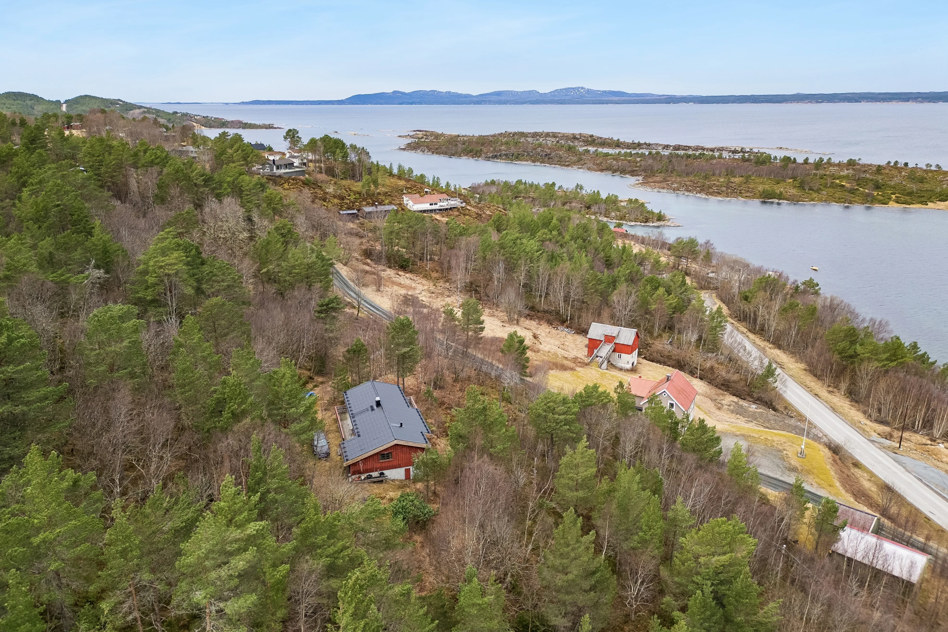 2001 Trøndelag Cabin with Expansive Terrace and Sea Proximity - Image 3