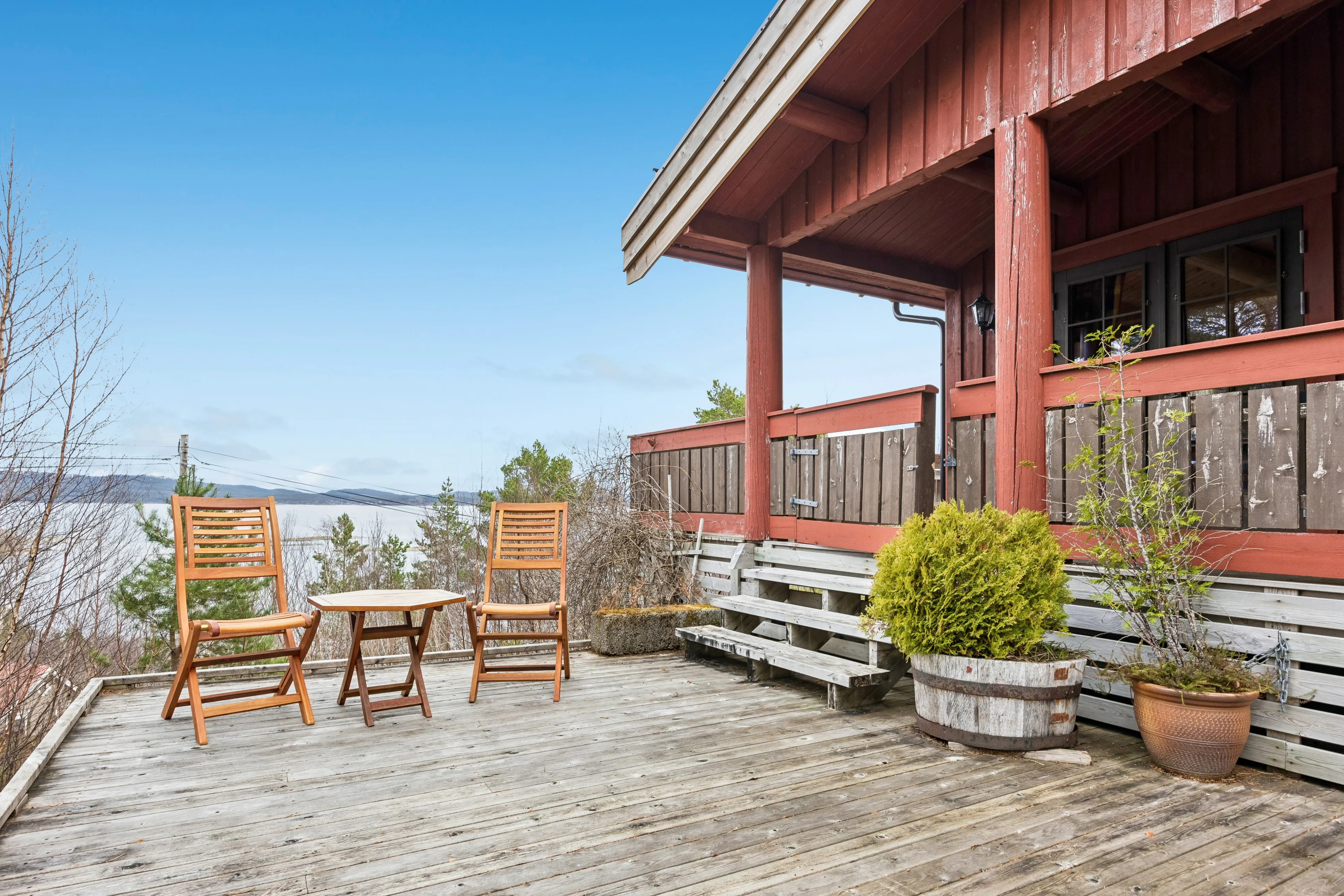 2001 Trøndelag Cabin with Expansive Terrace and Sea Proximity - Image 2