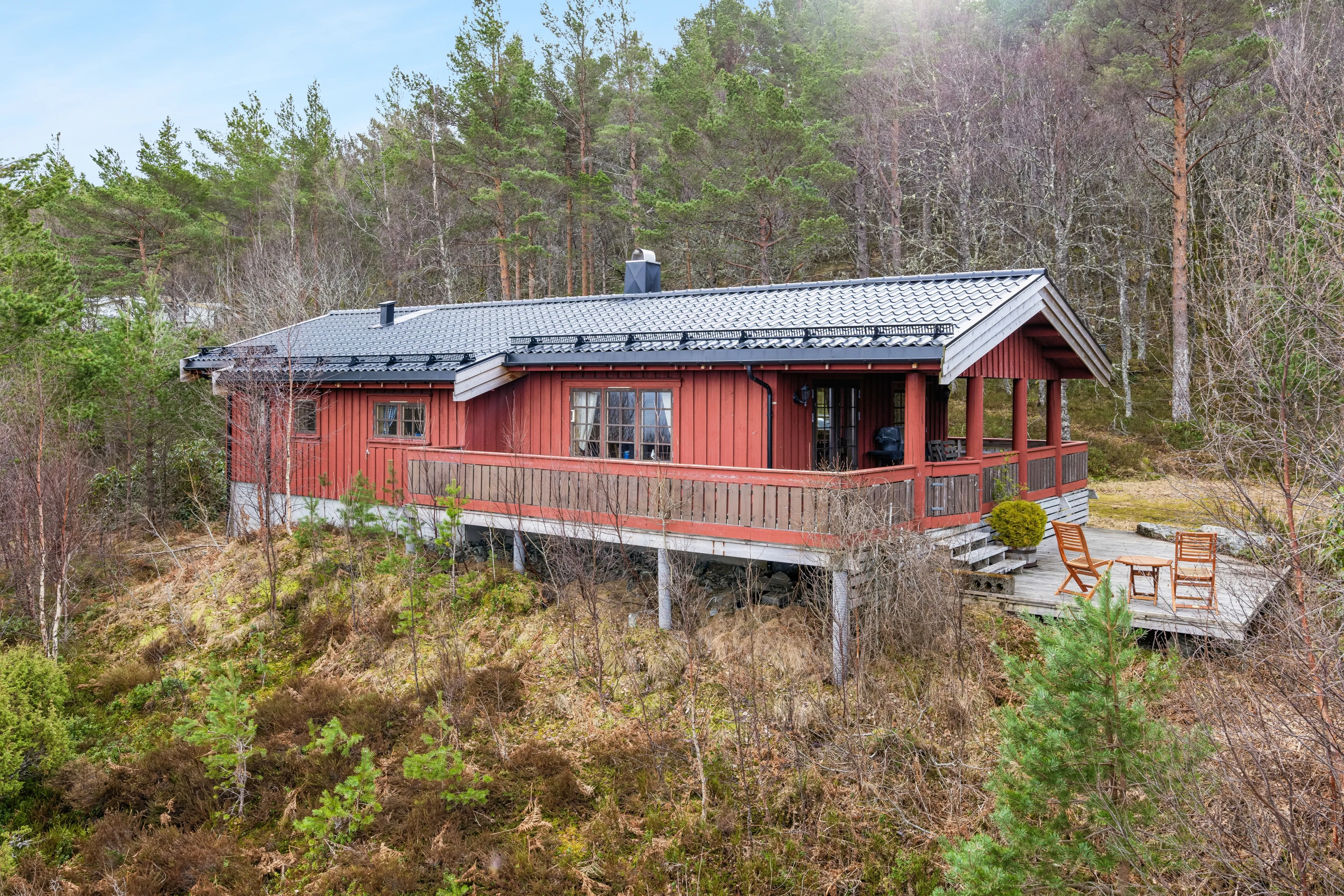 2001 Trøndelag Cabin with Expansive Terrace and Sea Proximity - Image 1