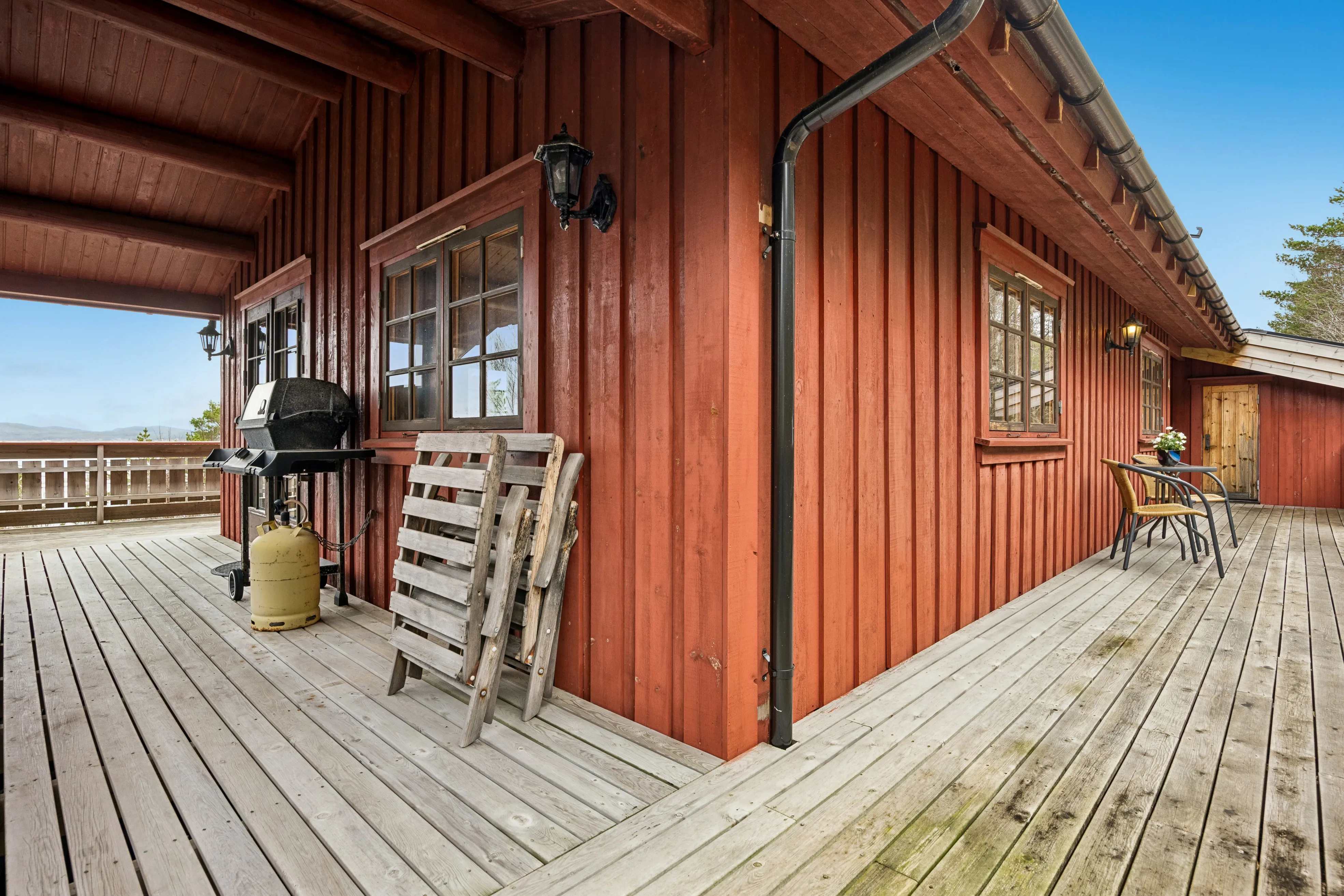 2001 Trøndelag Cabin with Expansive Terrace and Sea Proximity - Image 5