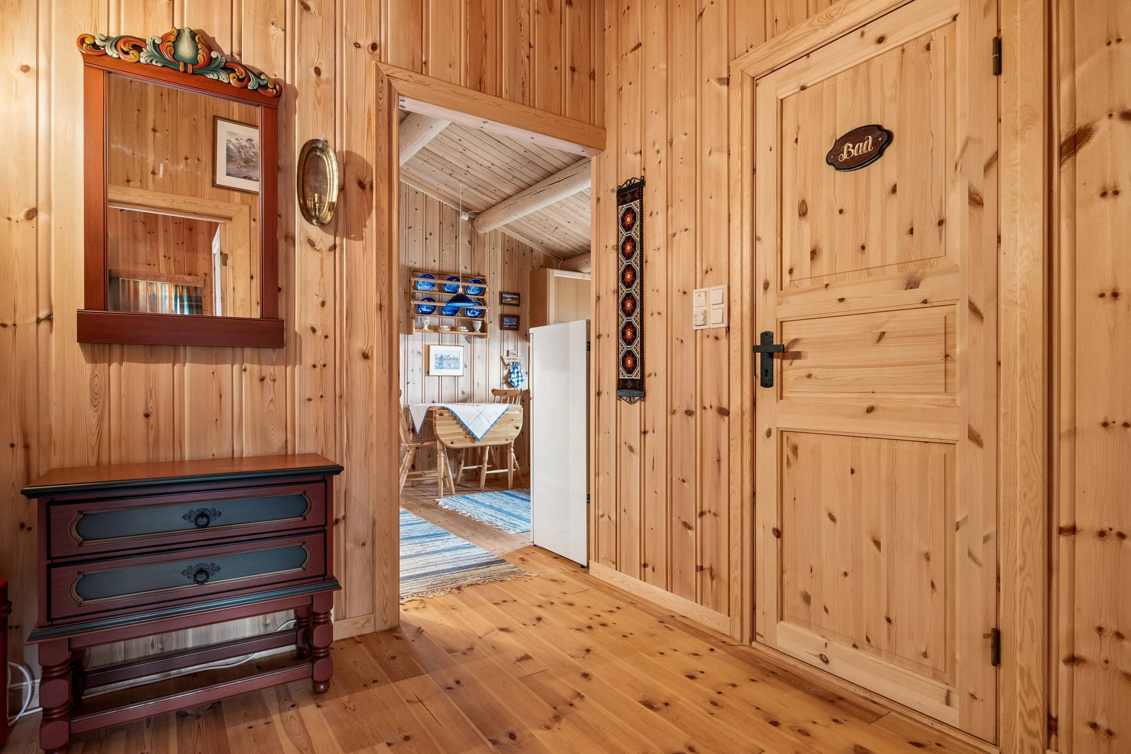 2001 Trøndelag Cabin with Expansive Terrace and Sea Proximity - View image 12 of 38