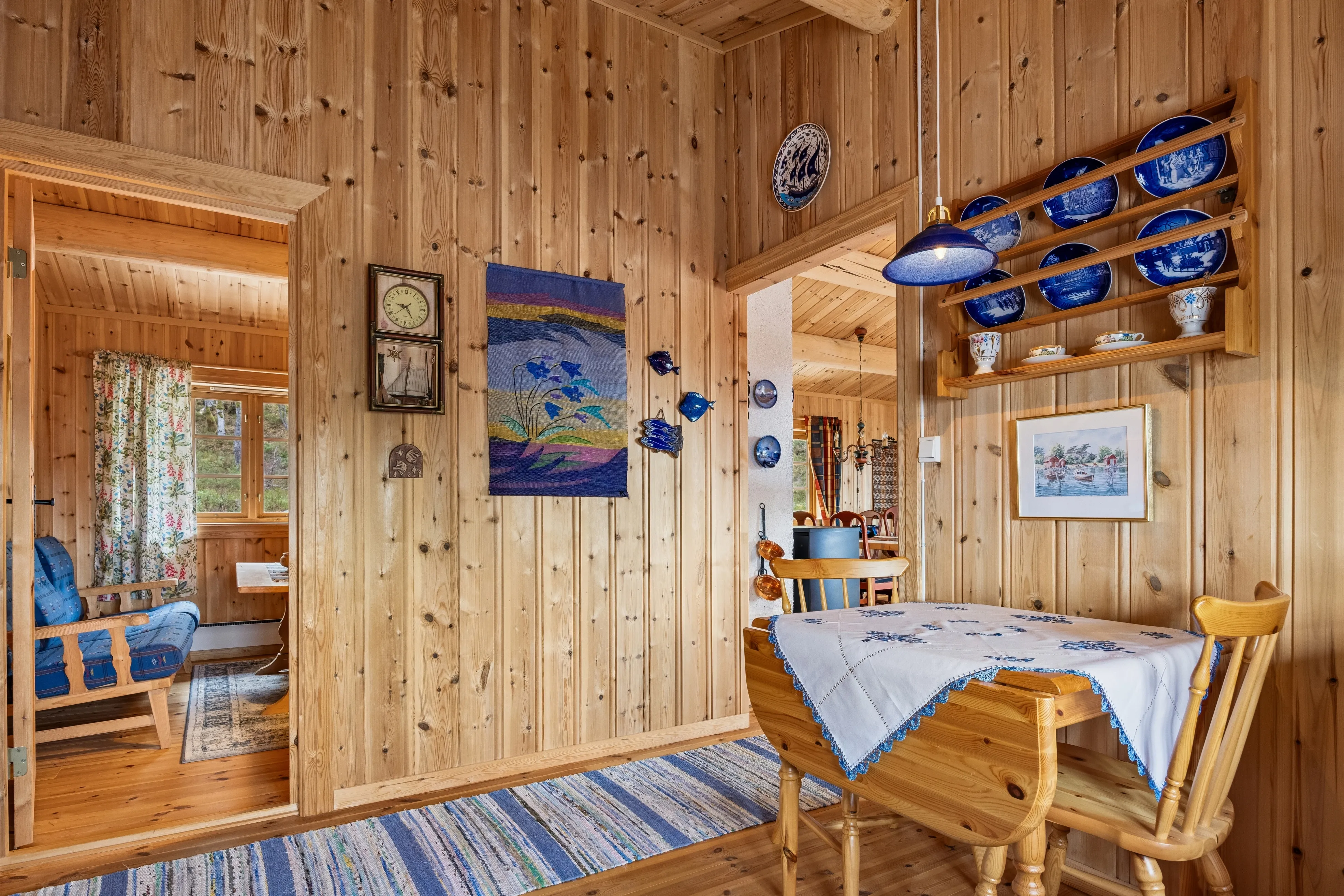 2001 Trøndelag Cabin with Expansive Terrace and Sea Proximity - View image 16 of 38