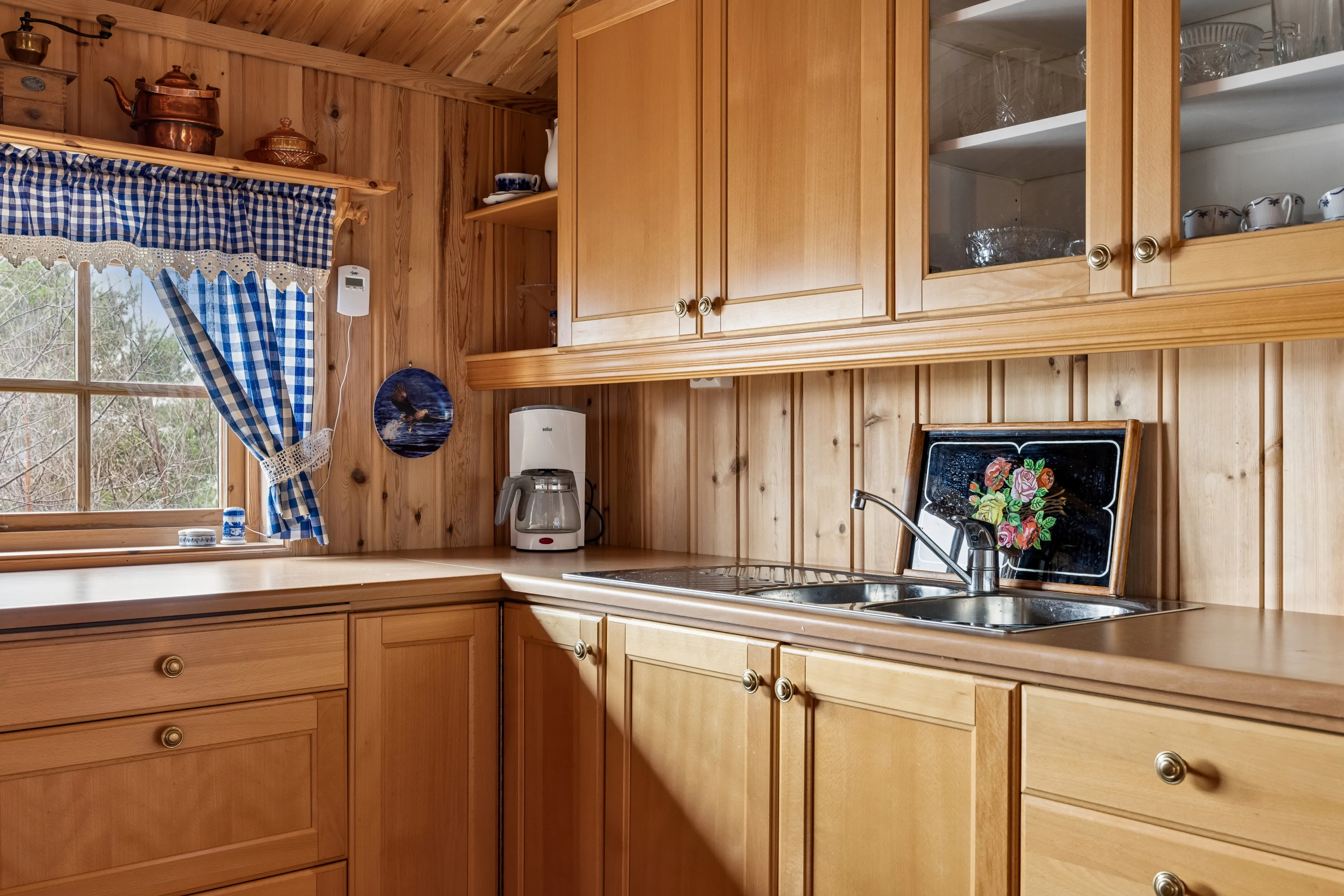 2001 Trøndelag Cabin with Expansive Terrace and Sea Proximity - View image 21 of 38