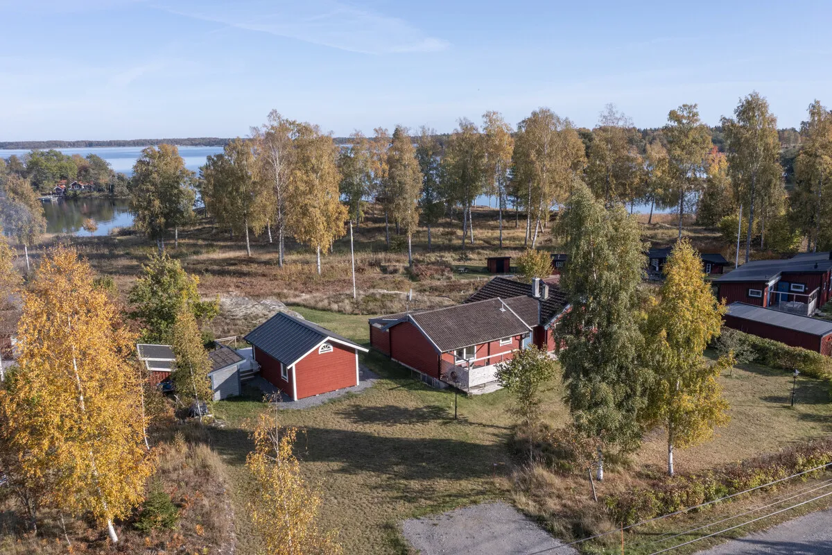 1970s Swedish Island Home with Expansive Garden and Terrace - Image 1