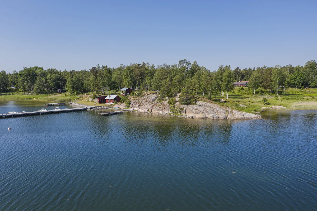 1970s Swedish Island Home with Expansive Garden and Terrace - Image 3