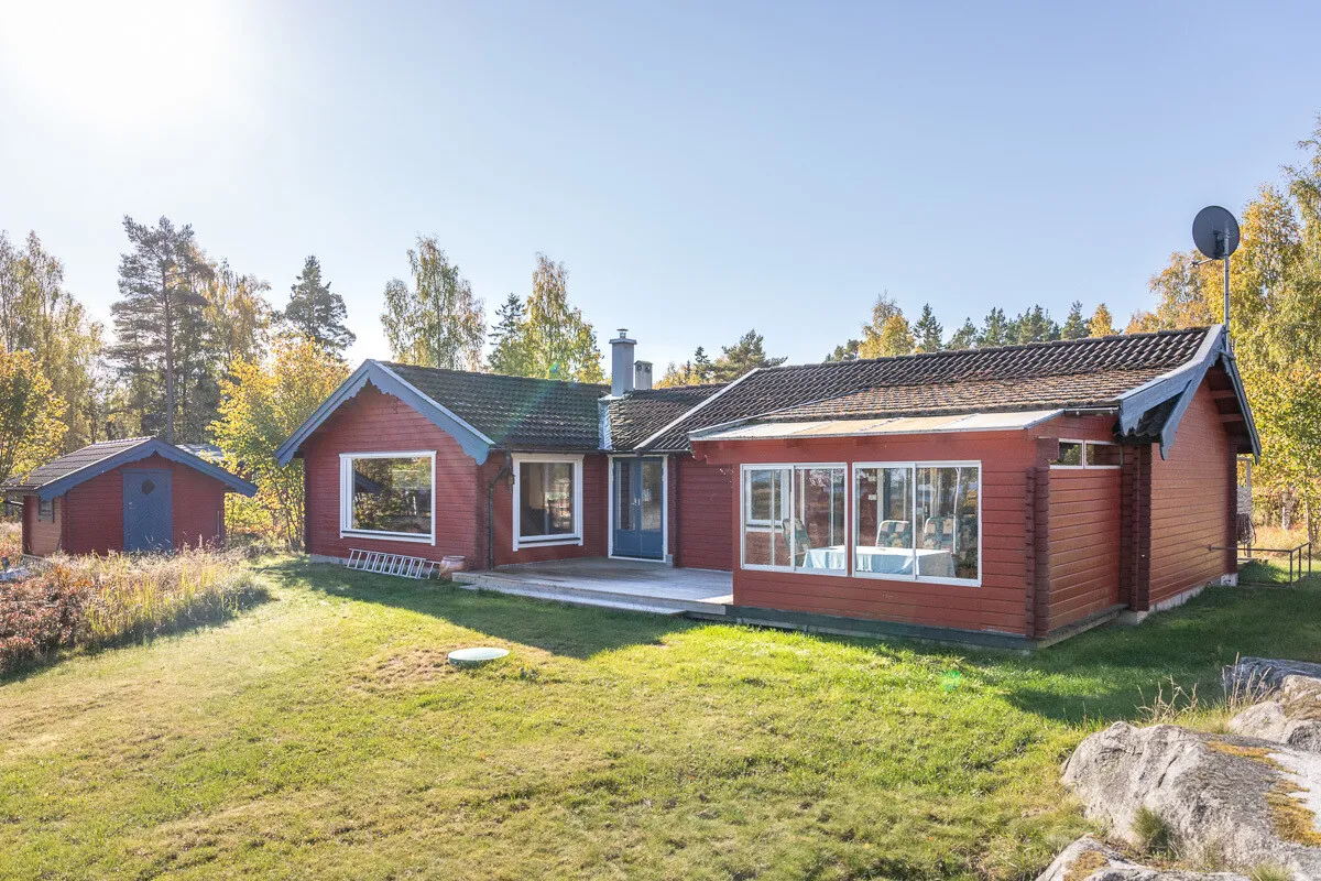 1970s Swedish Island Home with Expansive Garden and Terrace - Image 5