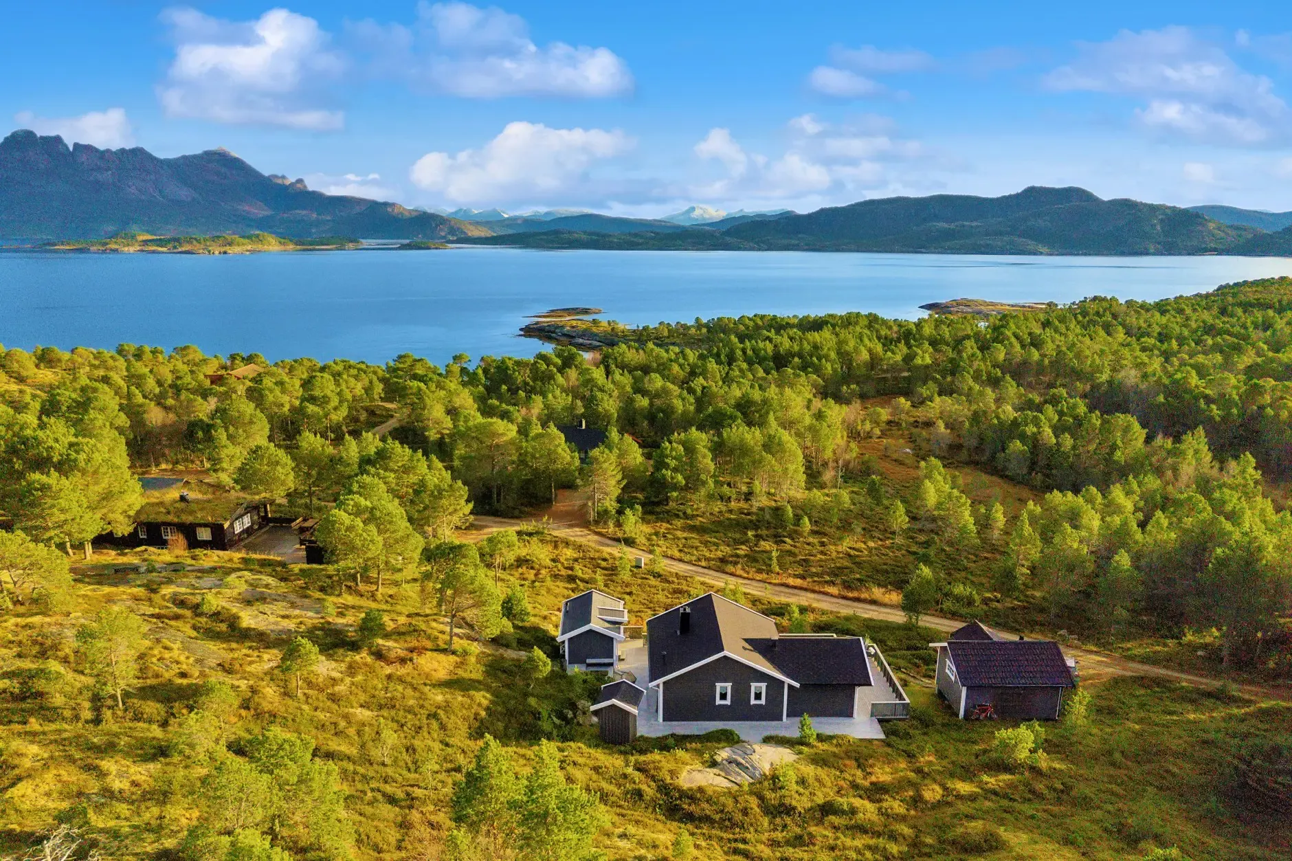 Scenic 2-Bedroom Cabin with Terrace and Parking in Tranøy, Norway - Image 1