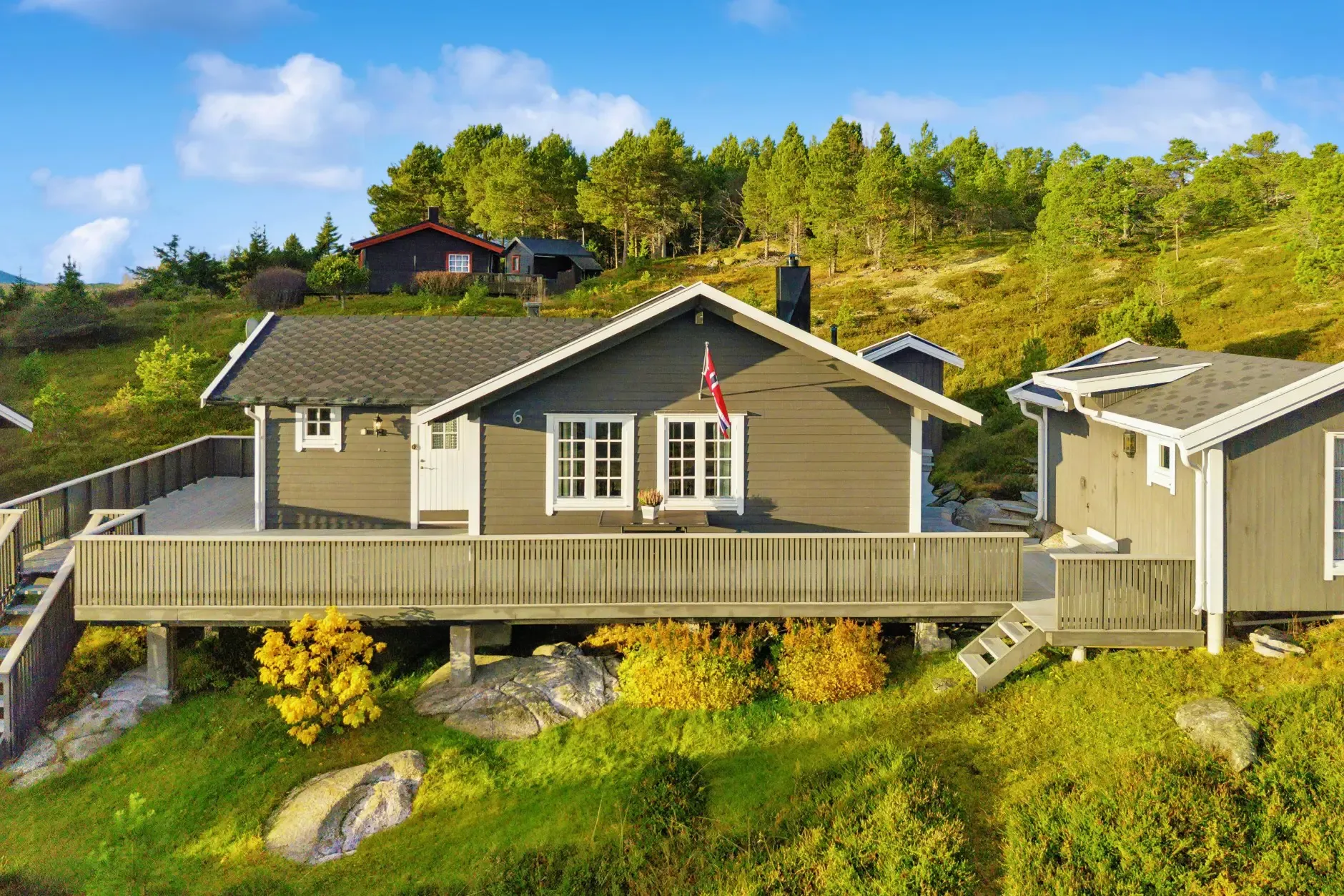 Scenic 2-Bedroom Cabin with Terrace and Parking in Tranøy, Norway - Image 5