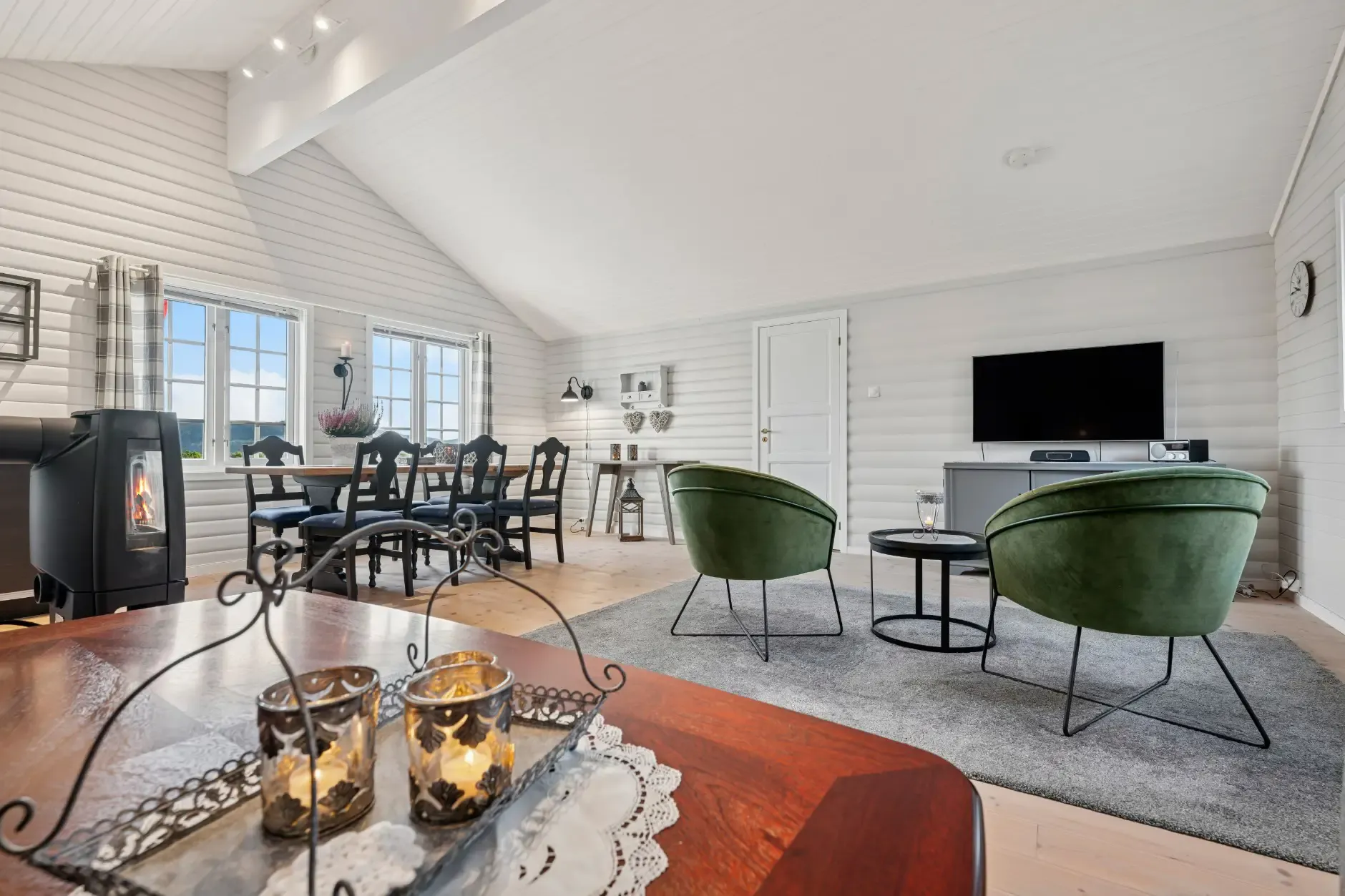 Scenic 2-Bedroom Cabin with Terrace and Parking in Tranøy, Norway - View image 14 of 35