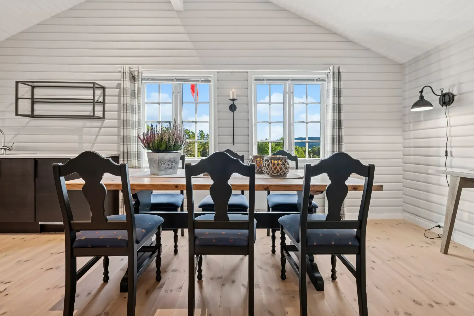 Scenic 2-Bedroom Cabin with Terrace and Parking in Tranøy, Norway - View image 17 of 35