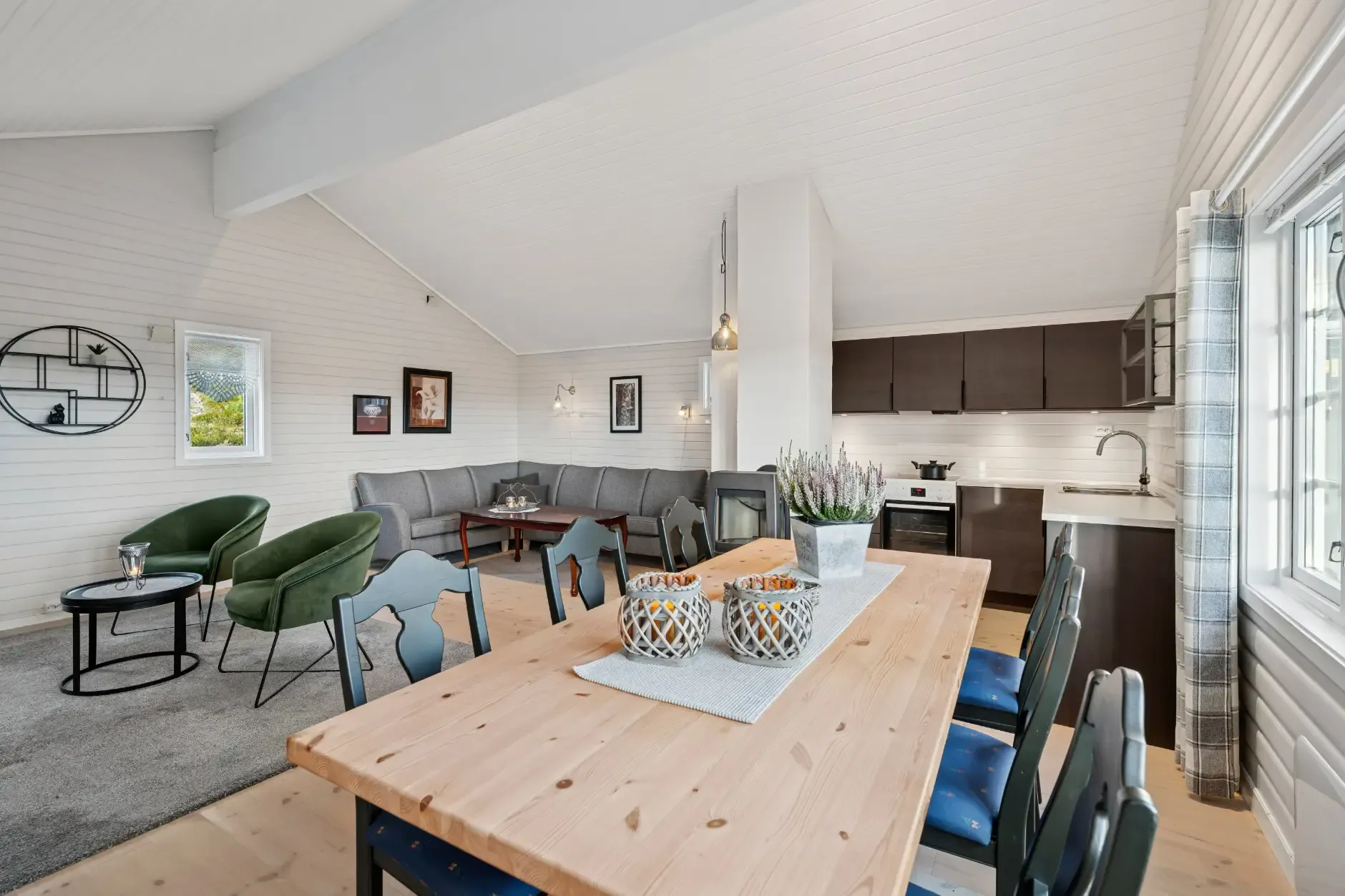 Scenic 2-Bedroom Cabin with Terrace and Parking in Tranøy, Norway - View image 18 of 35