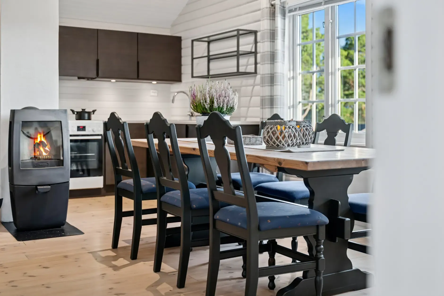 Scenic 2-Bedroom Cabin with Terrace and Parking in Tranøy, Norway - View image 19 of 35