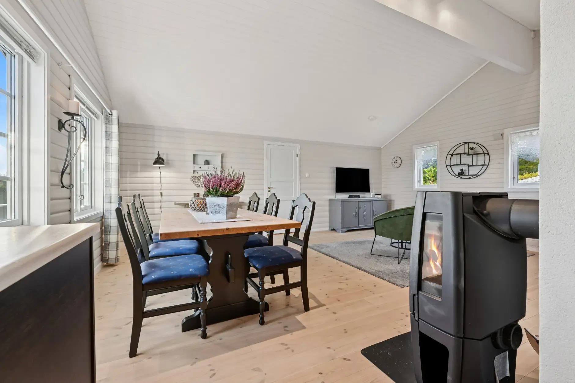 Scenic 2-Bedroom Cabin with Terrace and Parking in Tranøy, Norway - View image 22 of 35