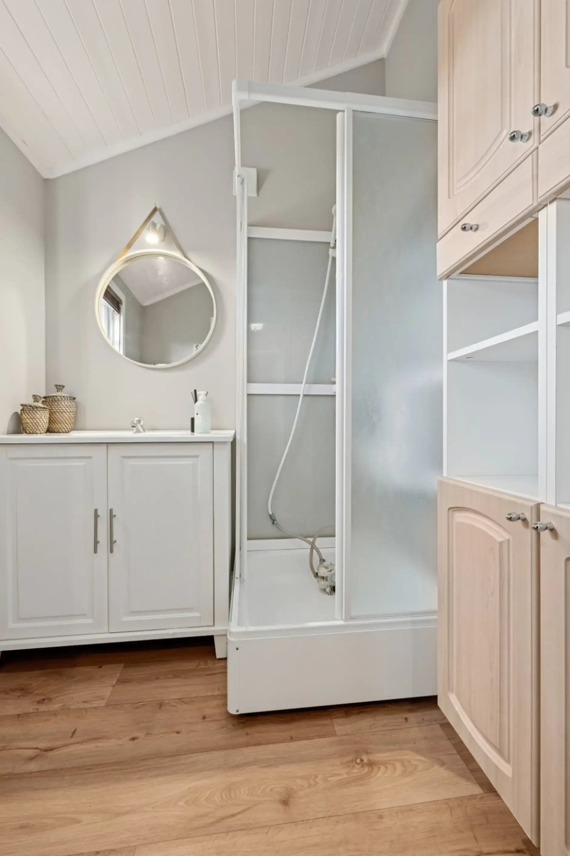 Scenic 2-Bedroom Cabin with Terrace and Parking in Tranøy, Norway - View image 23 of 35