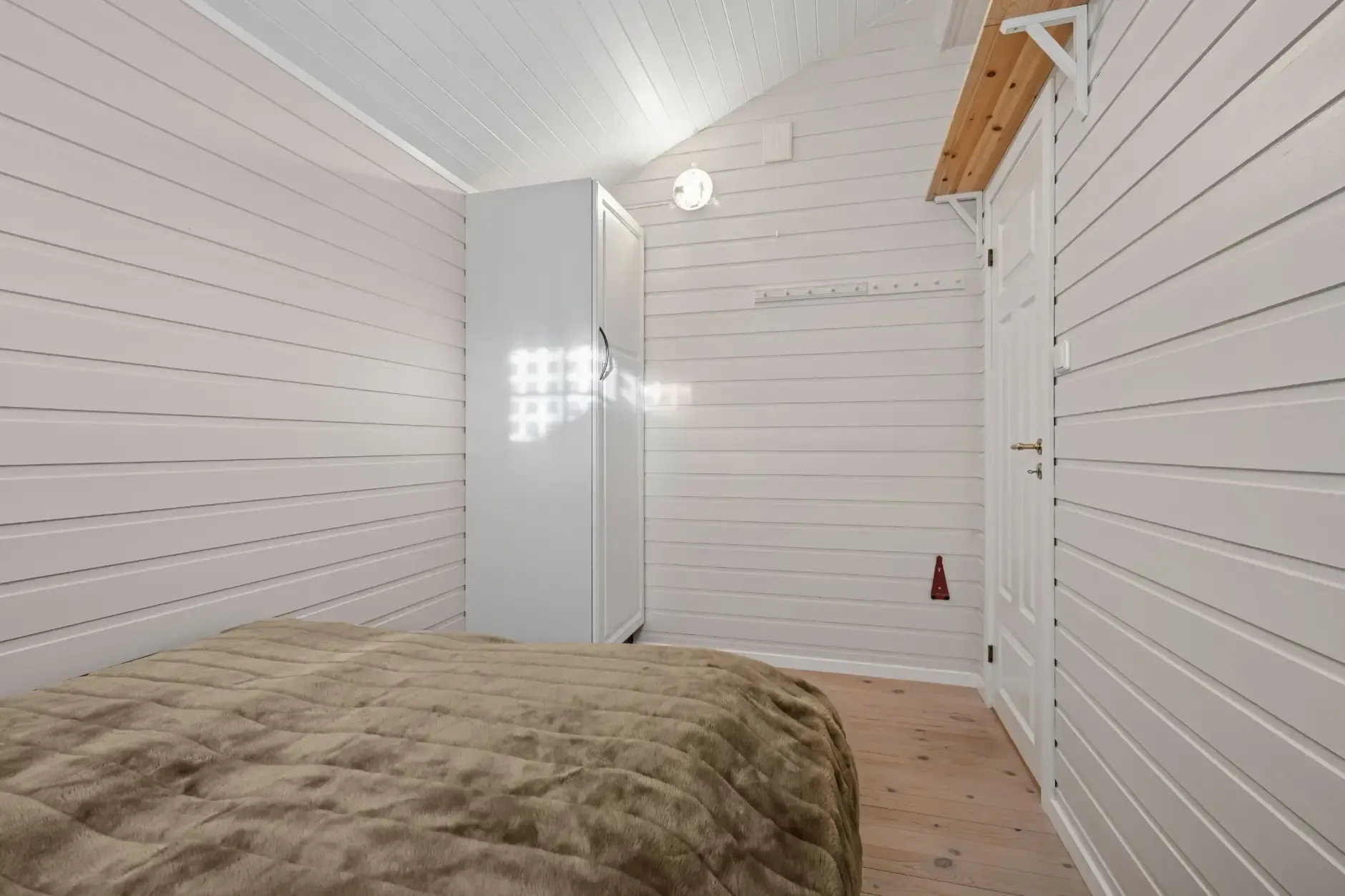 Scenic 2-Bedroom Cabin with Terrace and Parking in Tranøy, Norway - View image 26 of 35