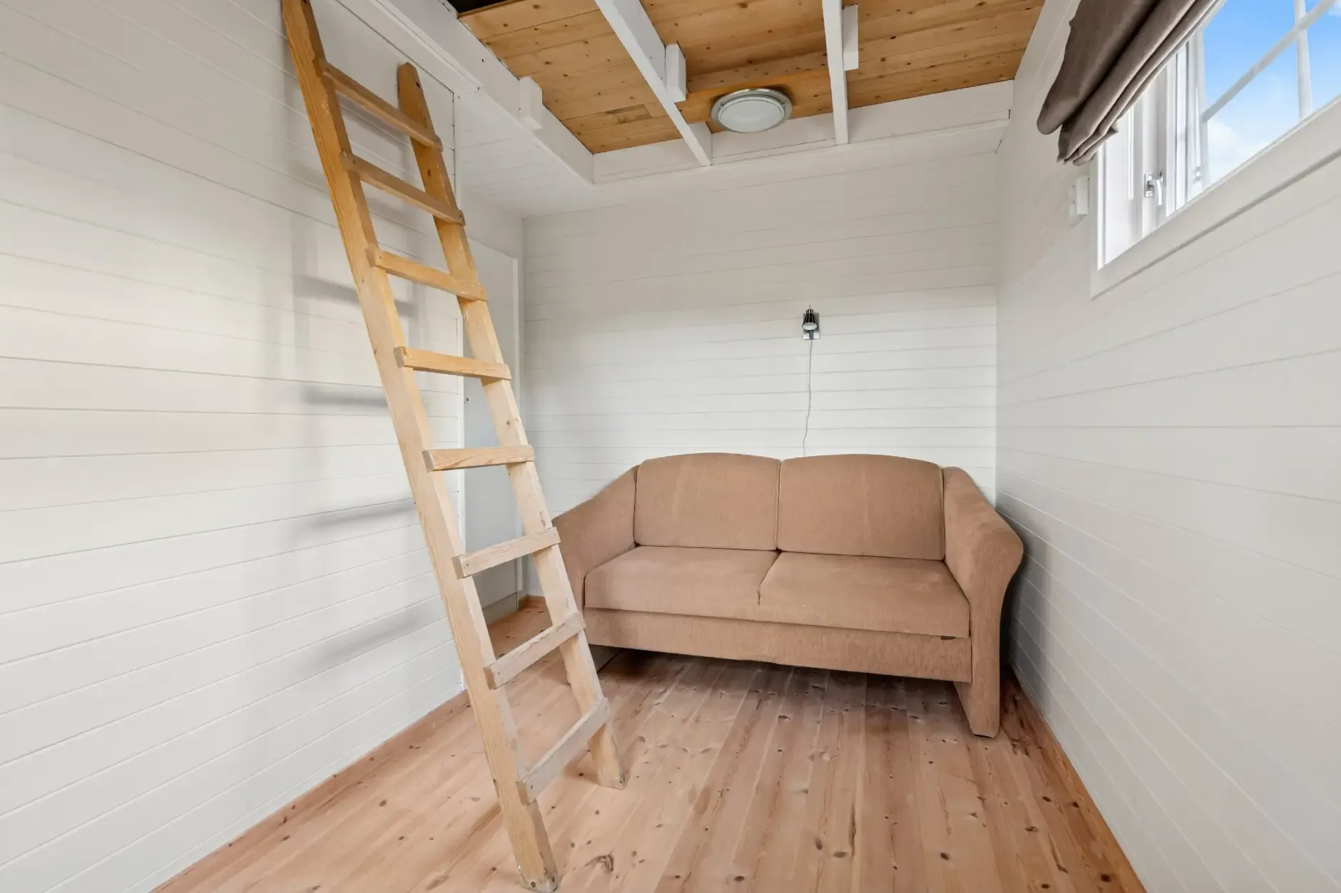 Scenic 2-Bedroom Cabin with Terrace and Parking in Tranøy, Norway - View image 31 of 35