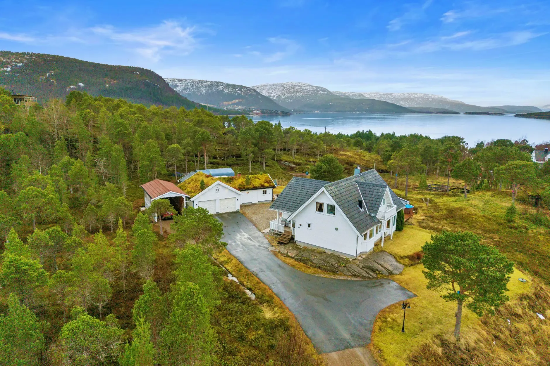 Spacious 5-Bedroom House with Expansive Garden in Scenic Ulvsvåg, Norway - Image 1