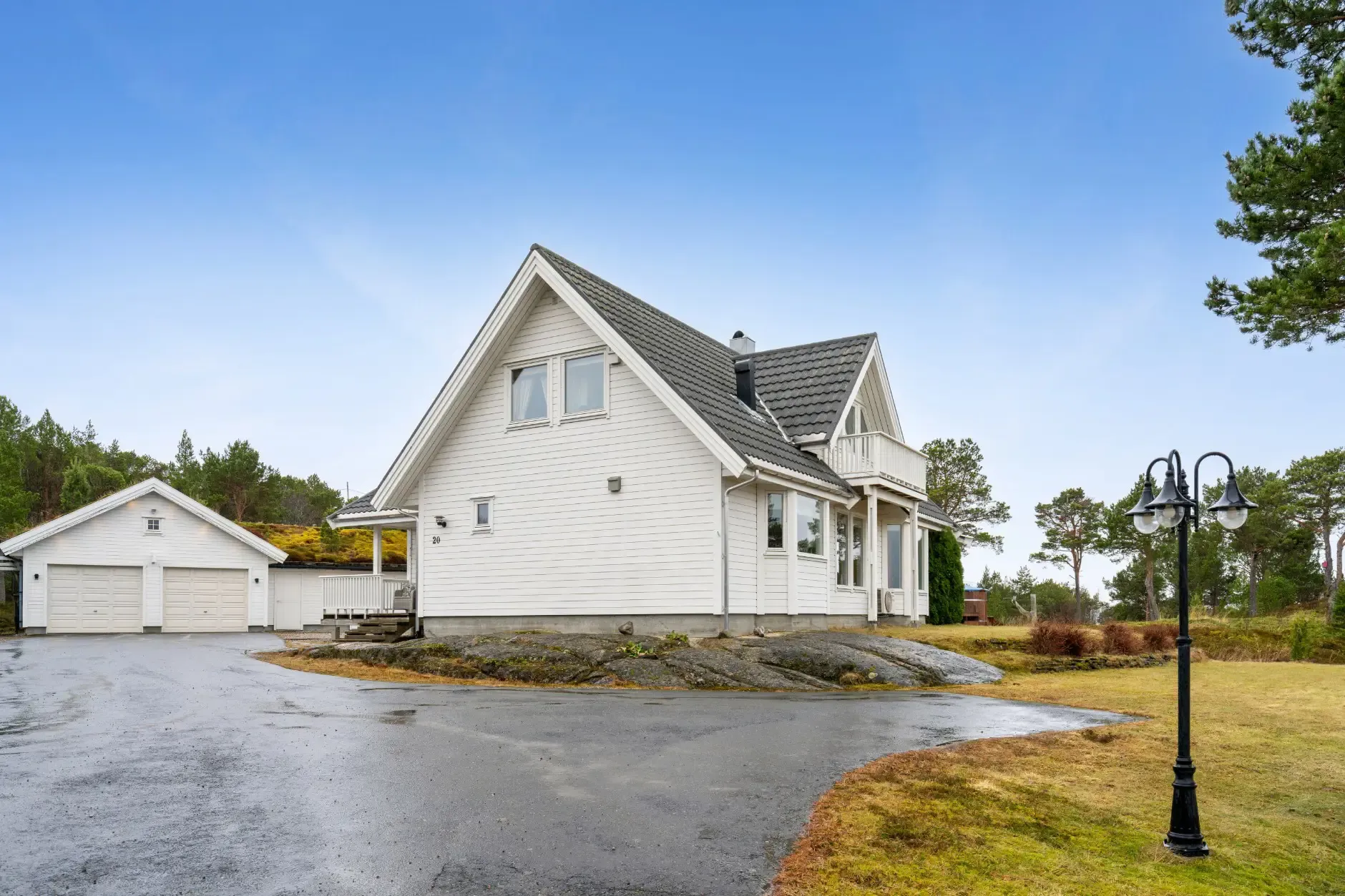 Spacious 5-Bedroom House with Expansive Garden in Scenic Ulvsvåg, Norway - Image 5