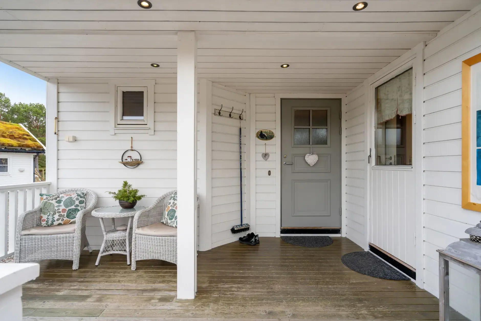 Spacious 5-Bedroom House with Expansive Garden in Scenic Ulvsvåg, Norway - View image 7 of 45