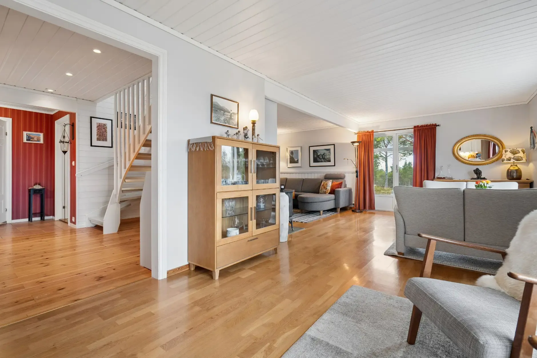 Spacious 5-Bedroom House with Expansive Garden in Scenic Ulvsvåg, Norway - View image 10 of 45